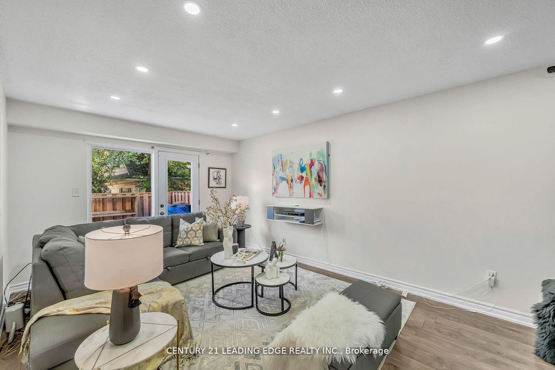 Photo 3 of Unit 19, 730 Cedar Street, Oshawa, Lakeview — HOMEH