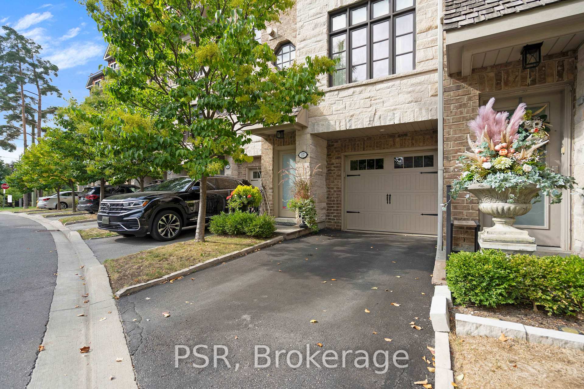 Photo 4 of Unit 50, 117 Powseland Crescent, Vaughan, West Woodbridge — HOMEH