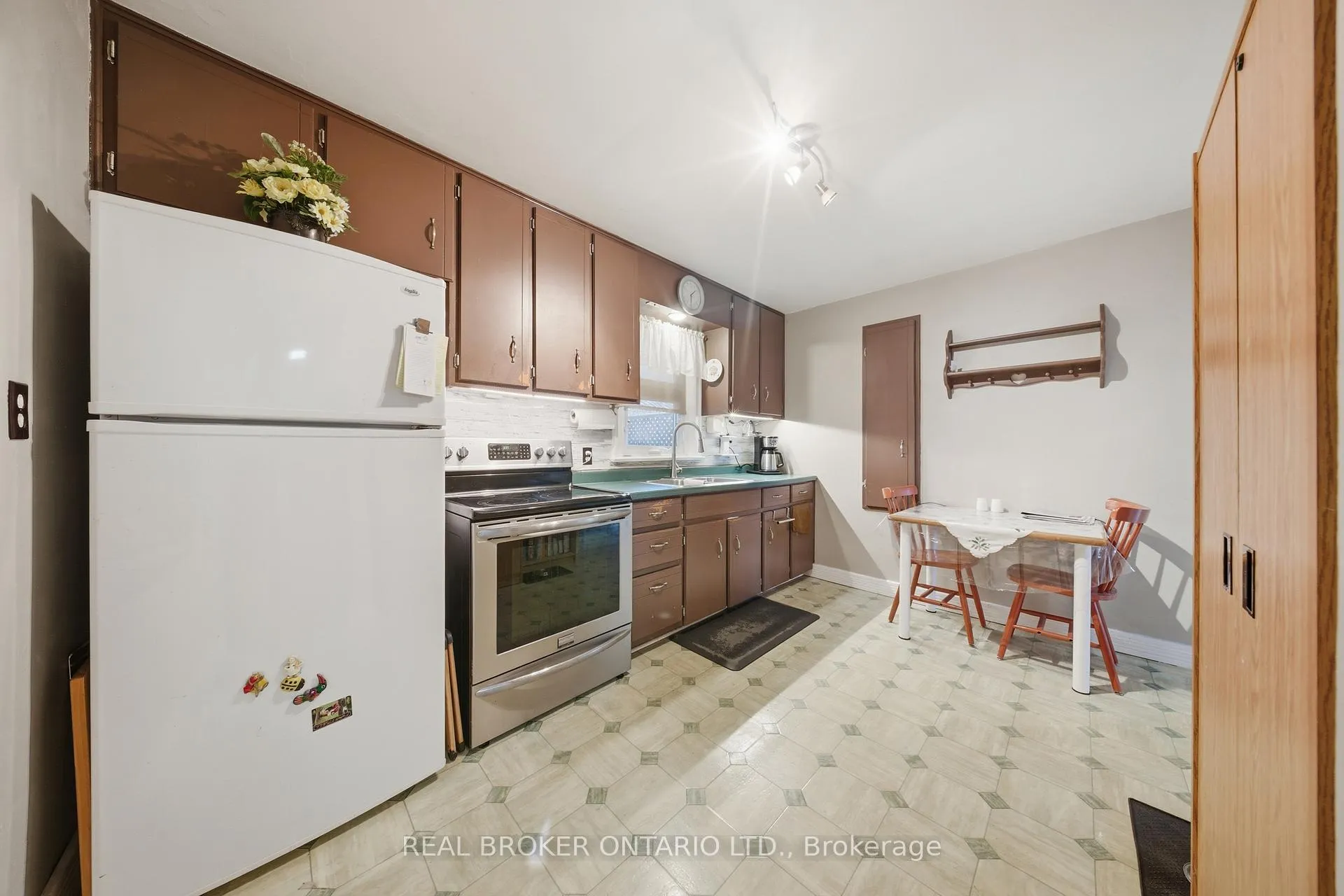 Photo 12 of 1247 Old 8 Highway, Hamilton, Rural Flamborough — HOMEH