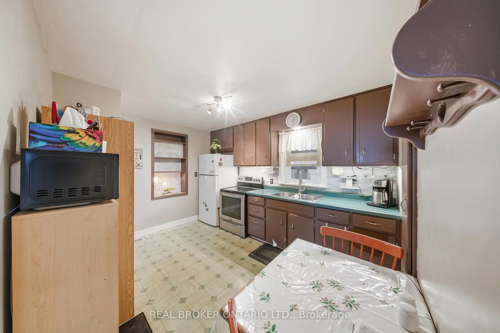 Photo 13 of 1247 Old 8 Highway, Hamilton, Rural Flamborough — HOMEH