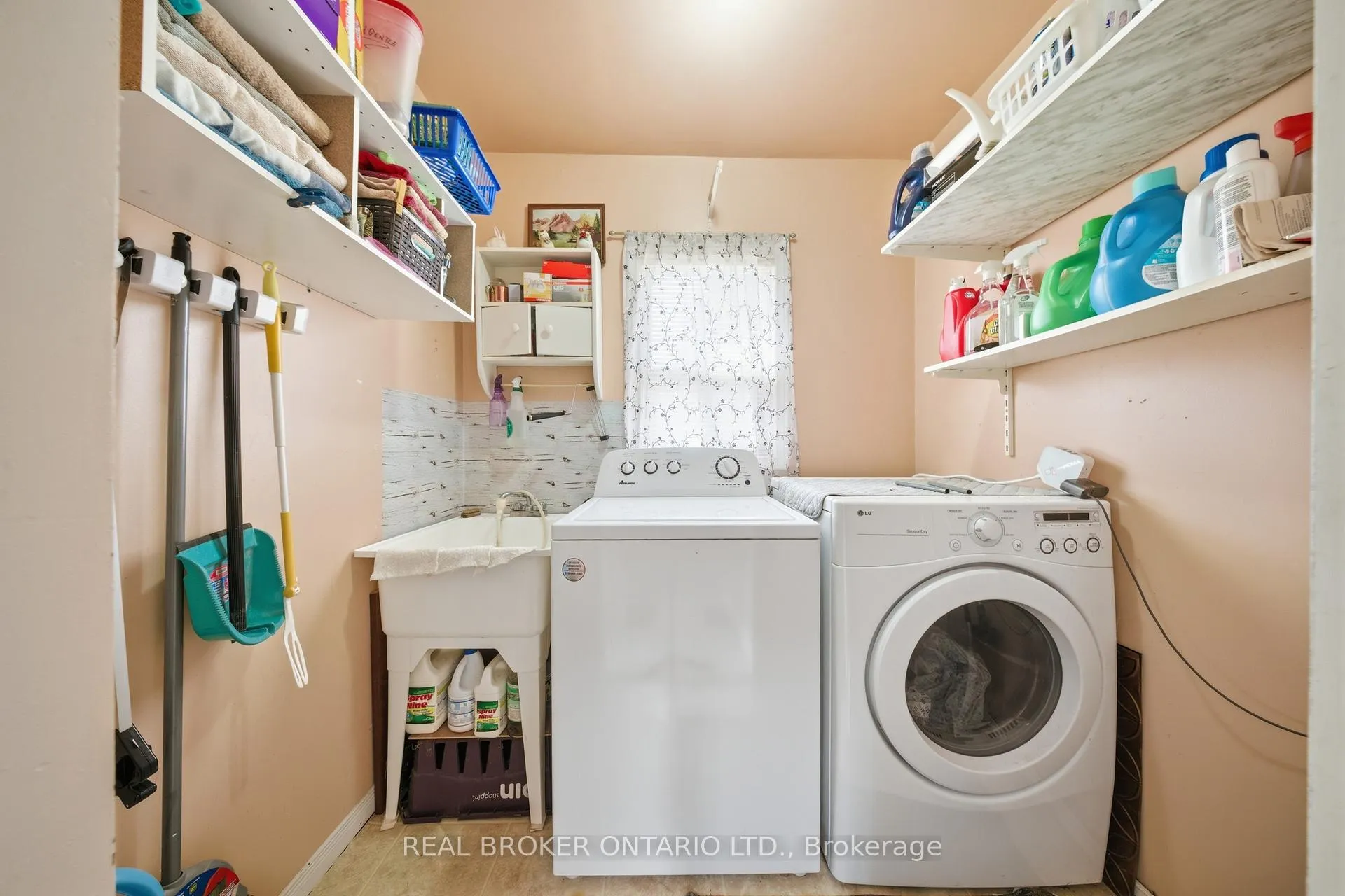 Photo 18 of 1247 Old 8 Highway, Hamilton, Rural Flamborough — HOMEH