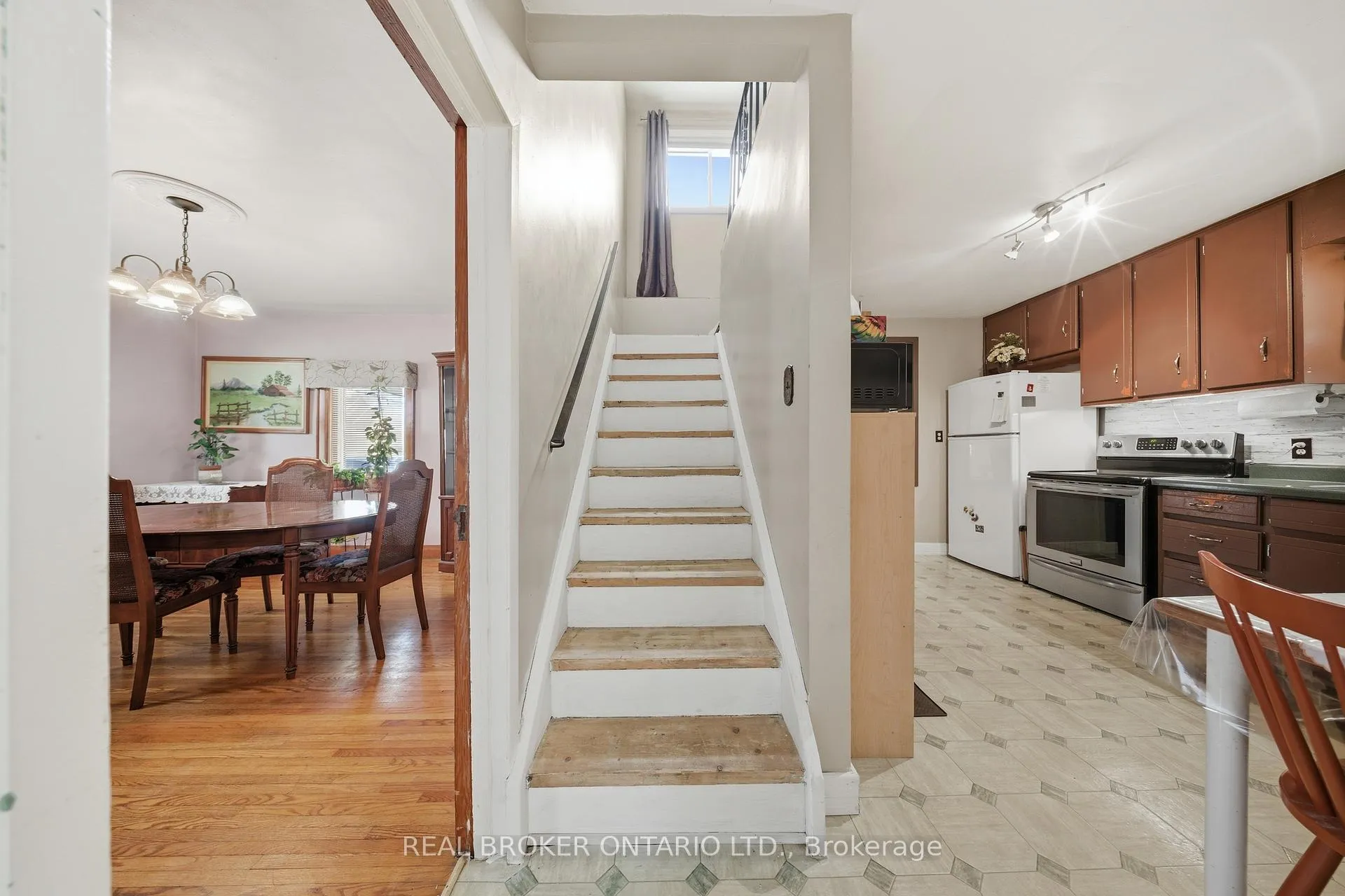 Photo 19 of 1247 Old 8 Highway, Hamilton, Rural Flamborough — HOMEH