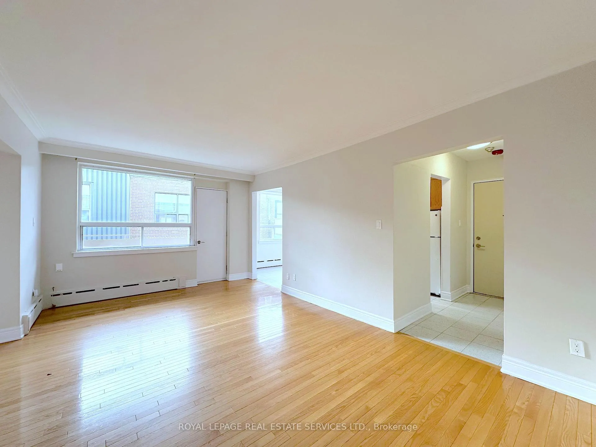 Photo 2 of Unit 8, 104 Rajah Street, Toronto, Englemount-Lawrence — HOMEH