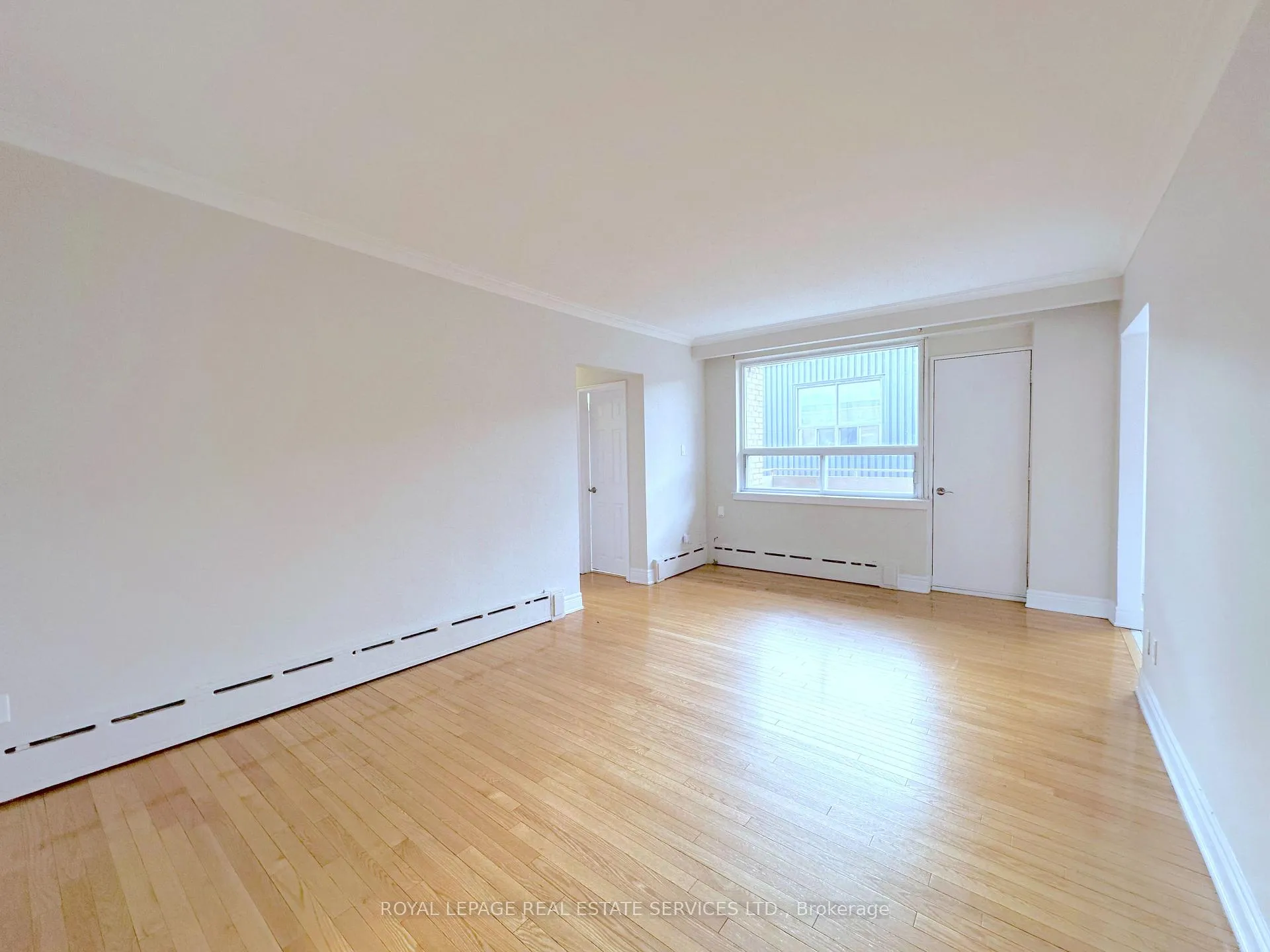 Photo 4 of Unit 8, 104 Rajah Street, Toronto, Englemount-Lawrence — HOMEH