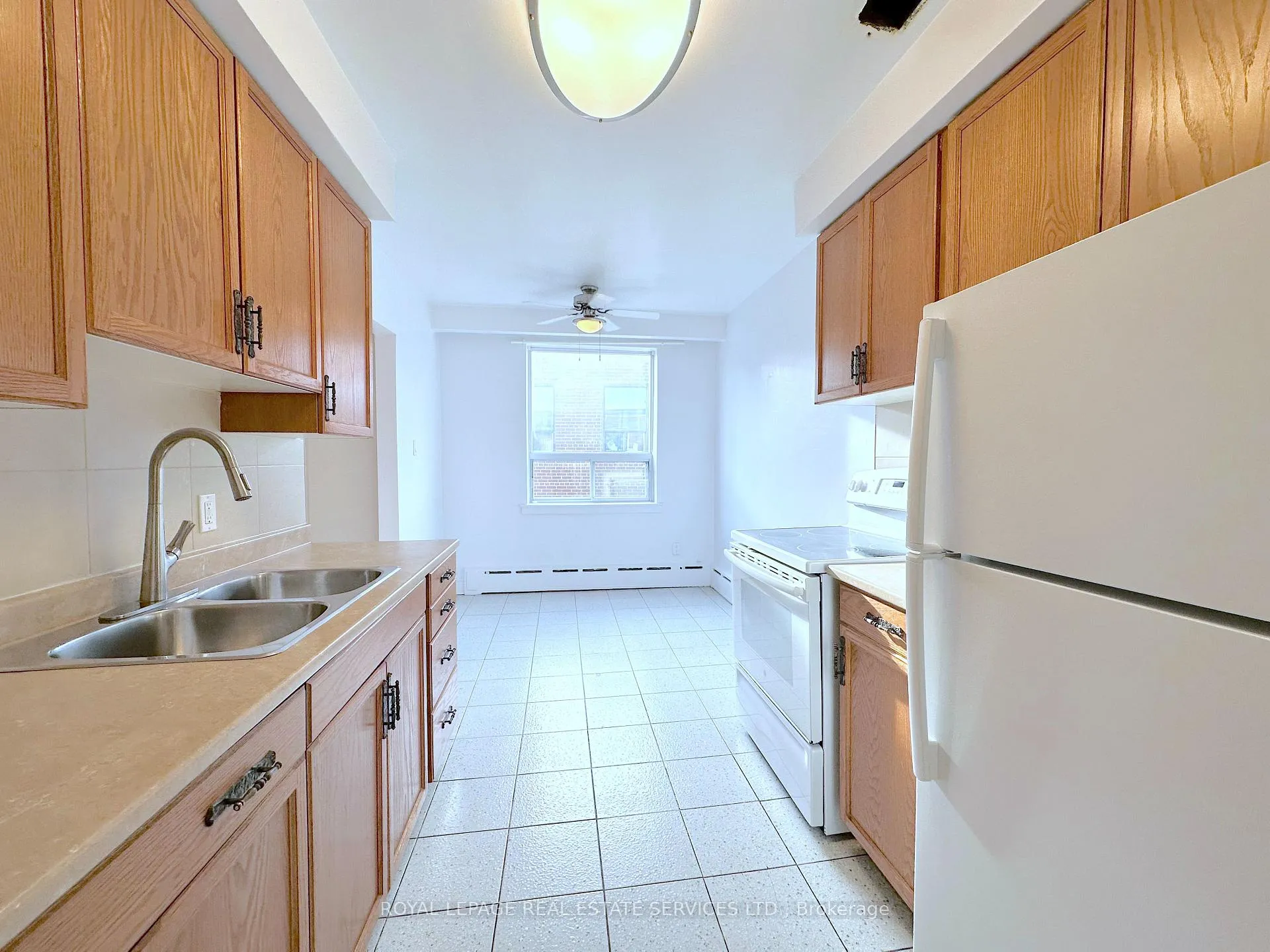 Photo 6 of Unit 8, 104 Rajah Street, Toronto, Englemount-Lawrence — HOMEH