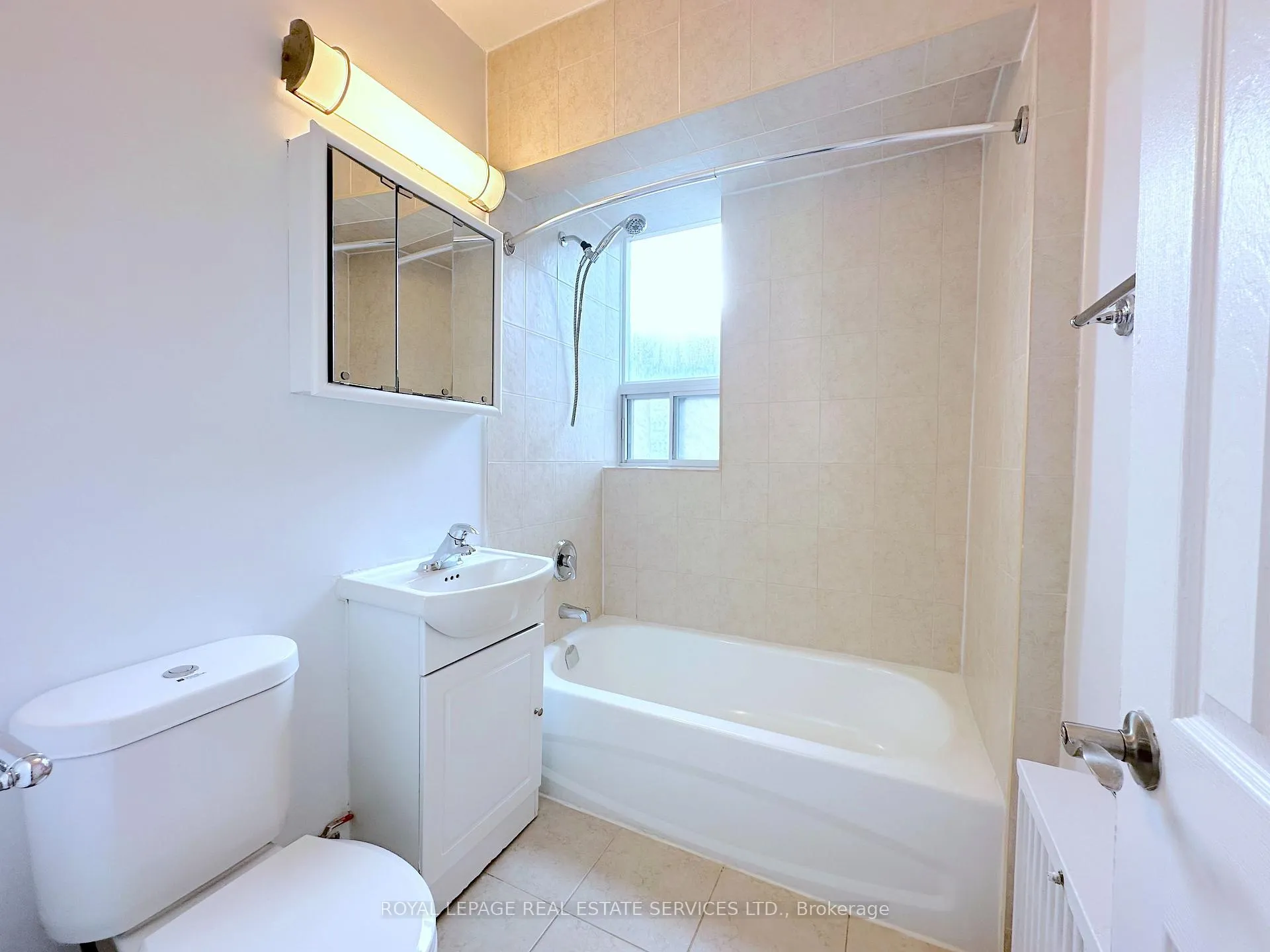 Photo 8 of Unit 8, 104 Rajah Street, Toronto, Englemount-Lawrence — HOMEH