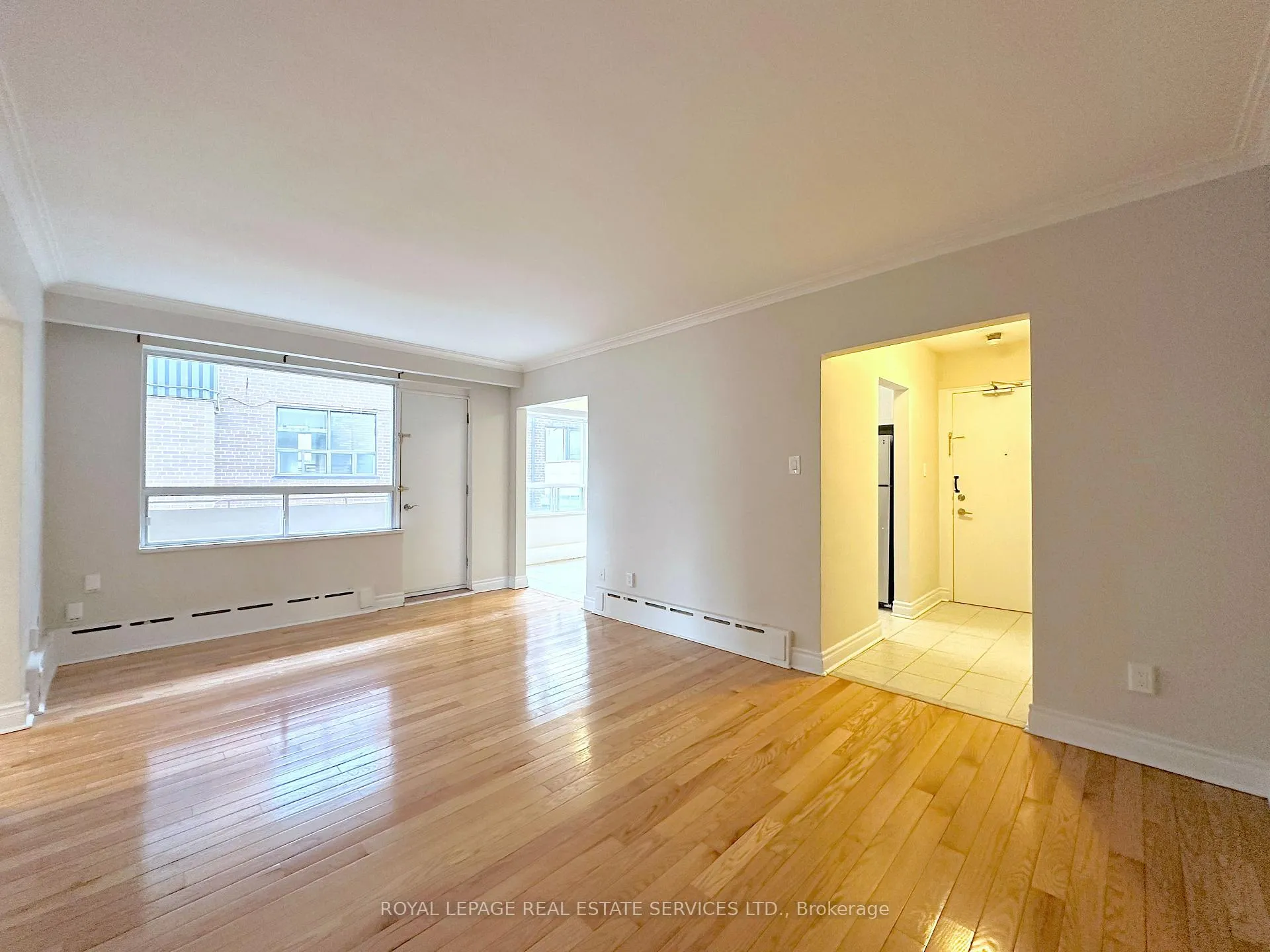 Photo 2 of Unit 4, 104 Rajah Street, Toronto, Englemount-Lawrence — HOMEH