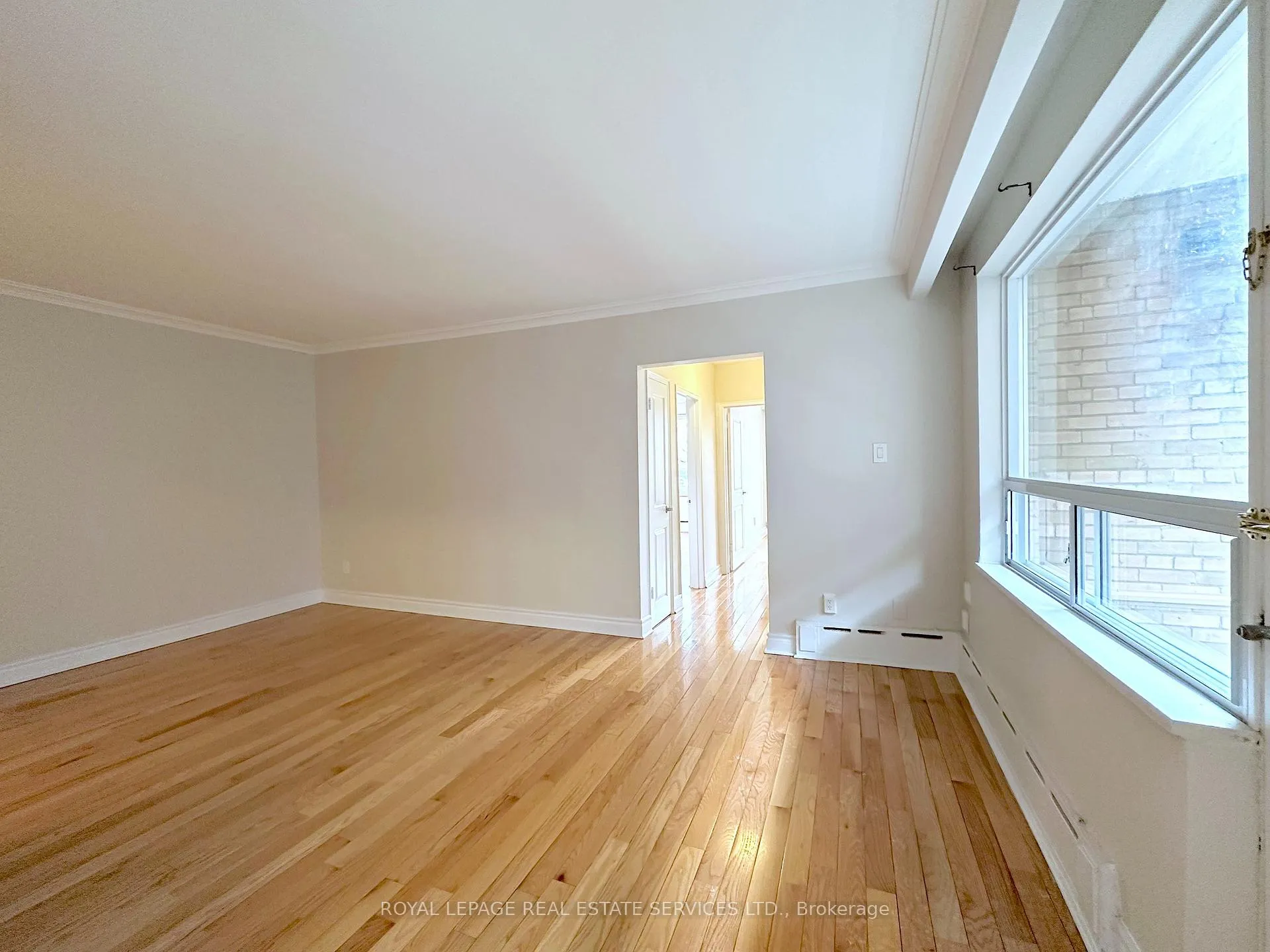Photo 3 of Unit 4, 104 Rajah Street, Toronto, Englemount-Lawrence — HOMEH