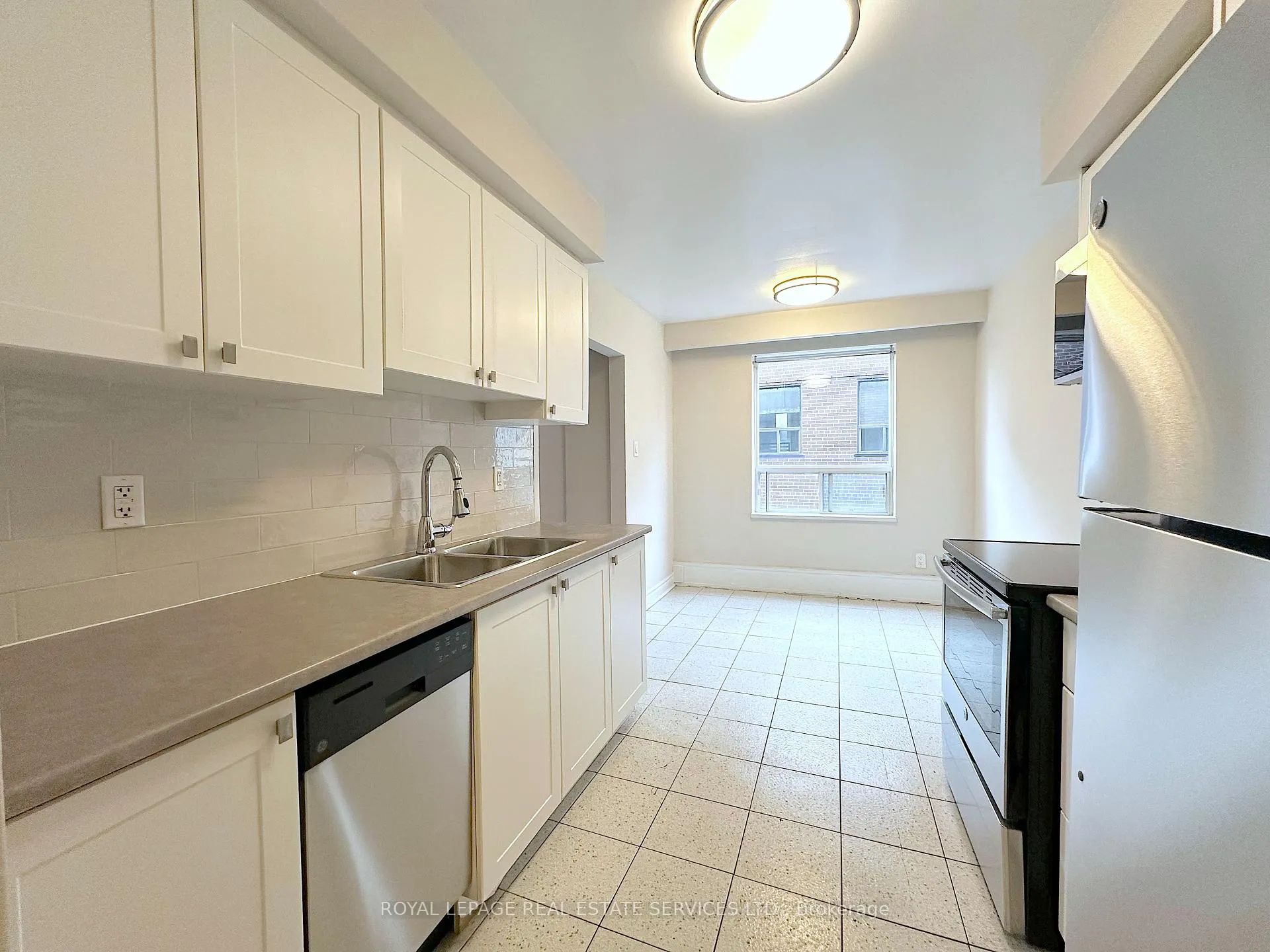 Photo 4 of Unit 4, 104 Rajah Street, Toronto, Englemount-Lawrence — HOMEH