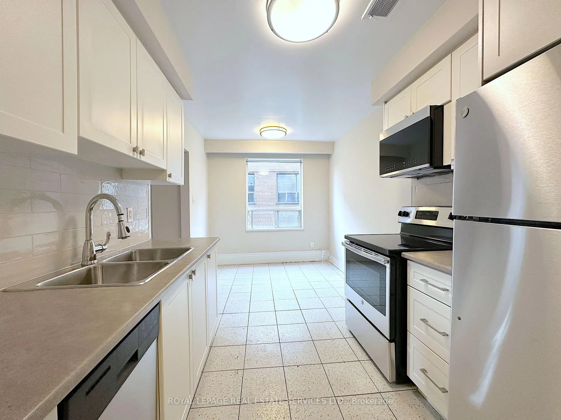 Photo 5 of Unit 4, 104 Rajah Street, Toronto, Englemount-Lawrence — HOMEH