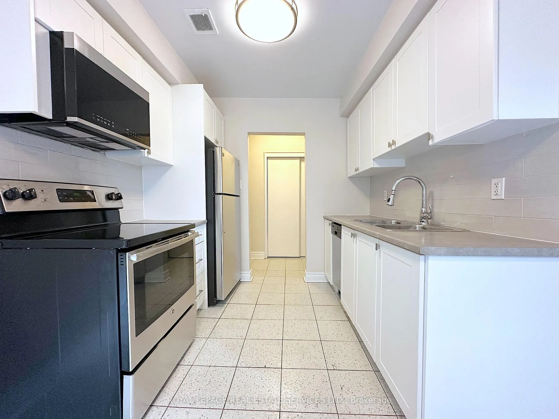 Photo 6 of Unit 4, 104 Rajah Street, Toronto, Englemount-Lawrence — HOMEH