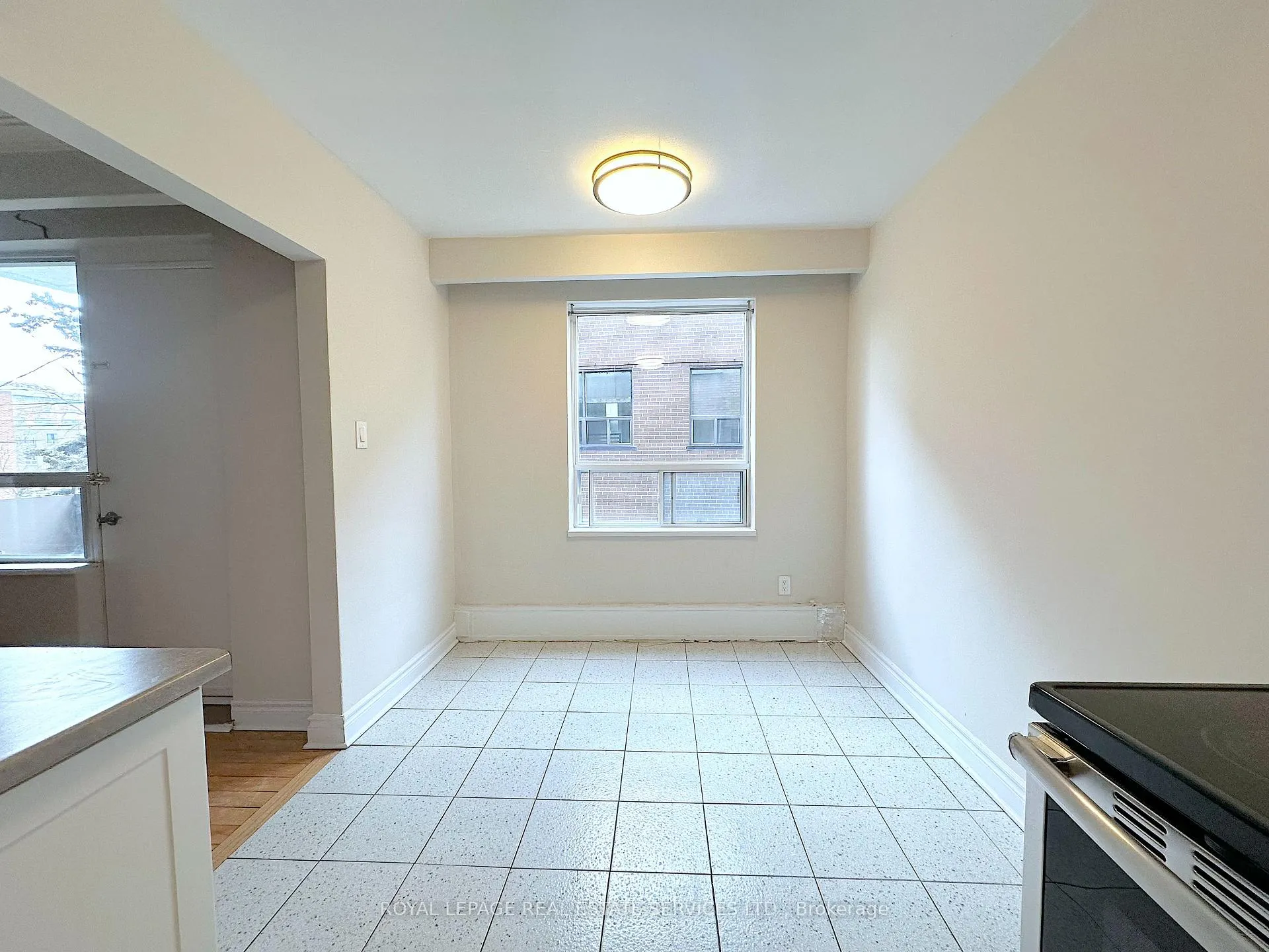 Photo 7 of Unit 4, 104 Rajah Street, Toronto, Englemount-Lawrence — HOMEH