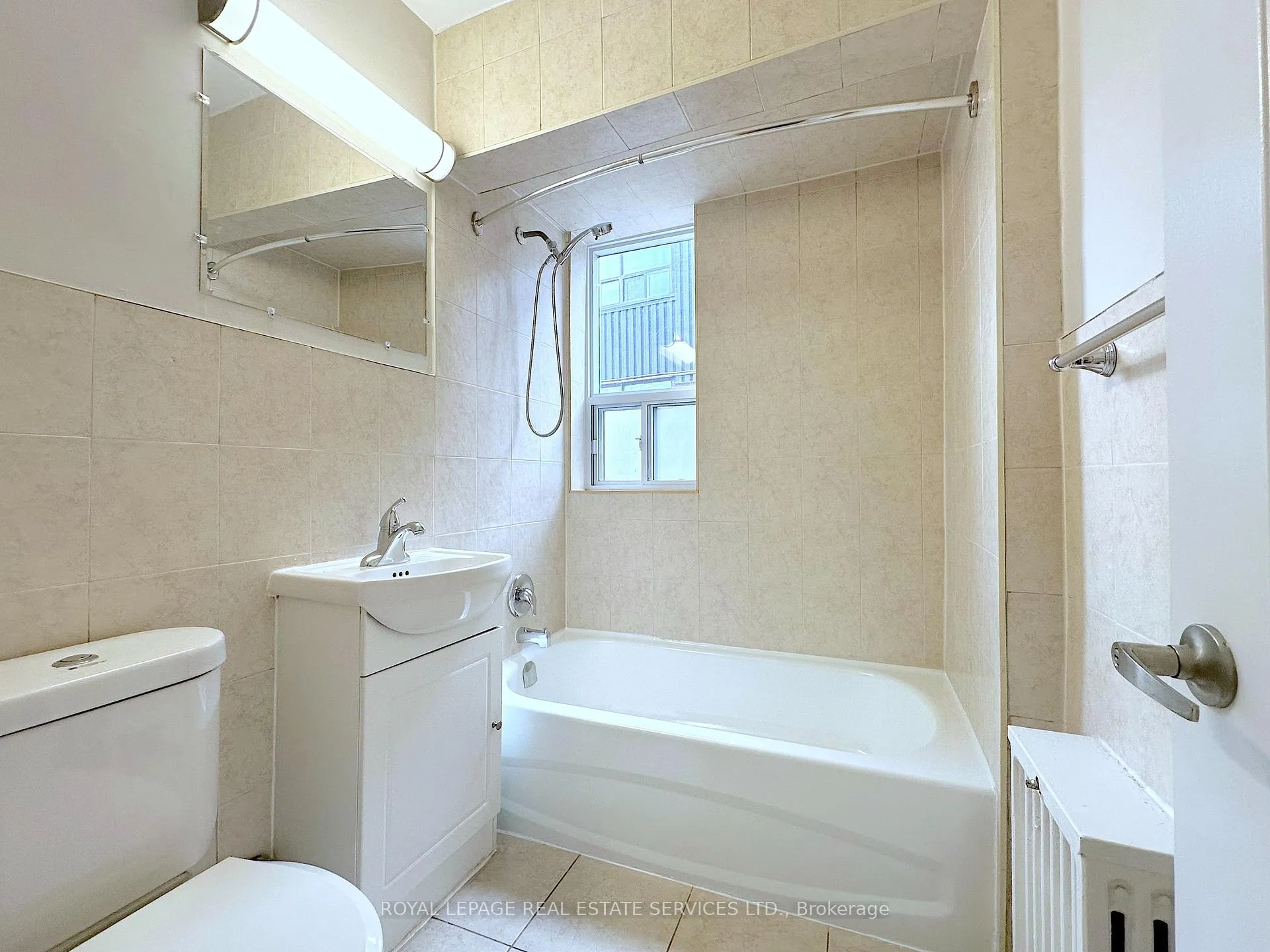 Photo 8 of Unit 4, 104 Rajah Street, Toronto, Englemount-Lawrence — HOMEH