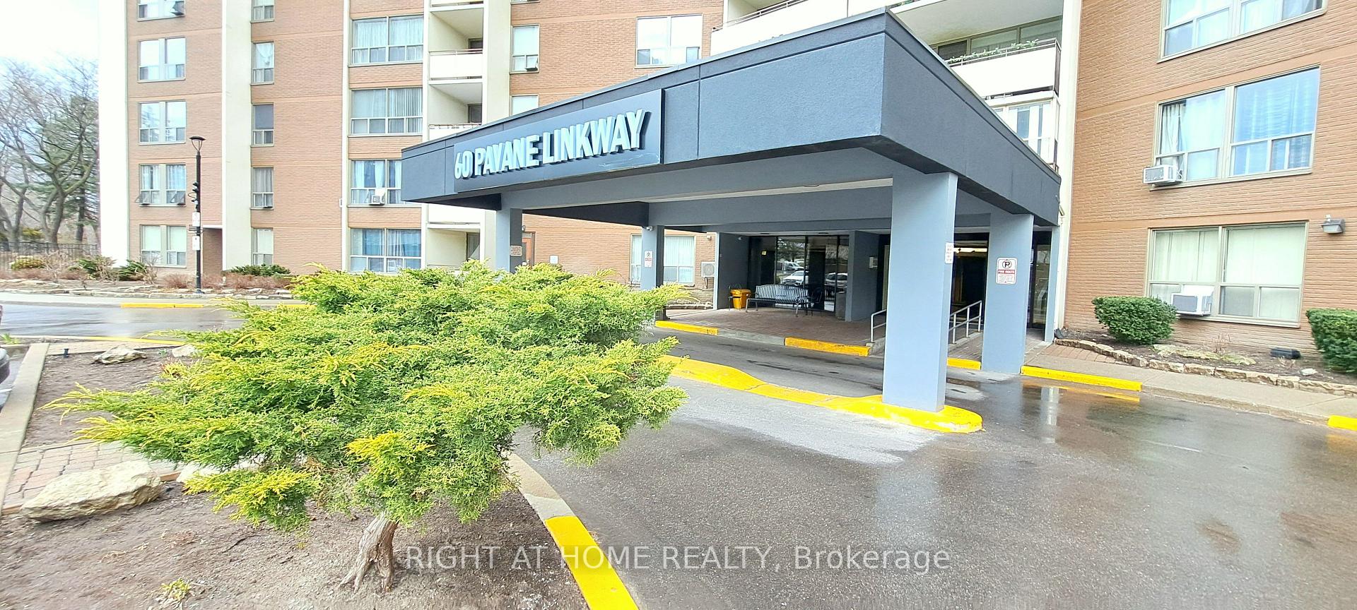 Front of Unit 3 (R1-3), 60 Pavane Linkway