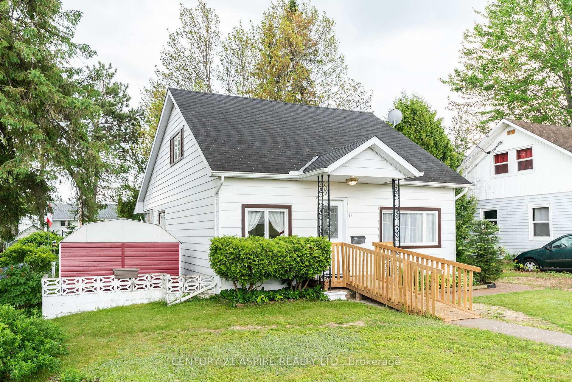 Photo 2 of 11 Troyes Street, Deep River — HOMEH