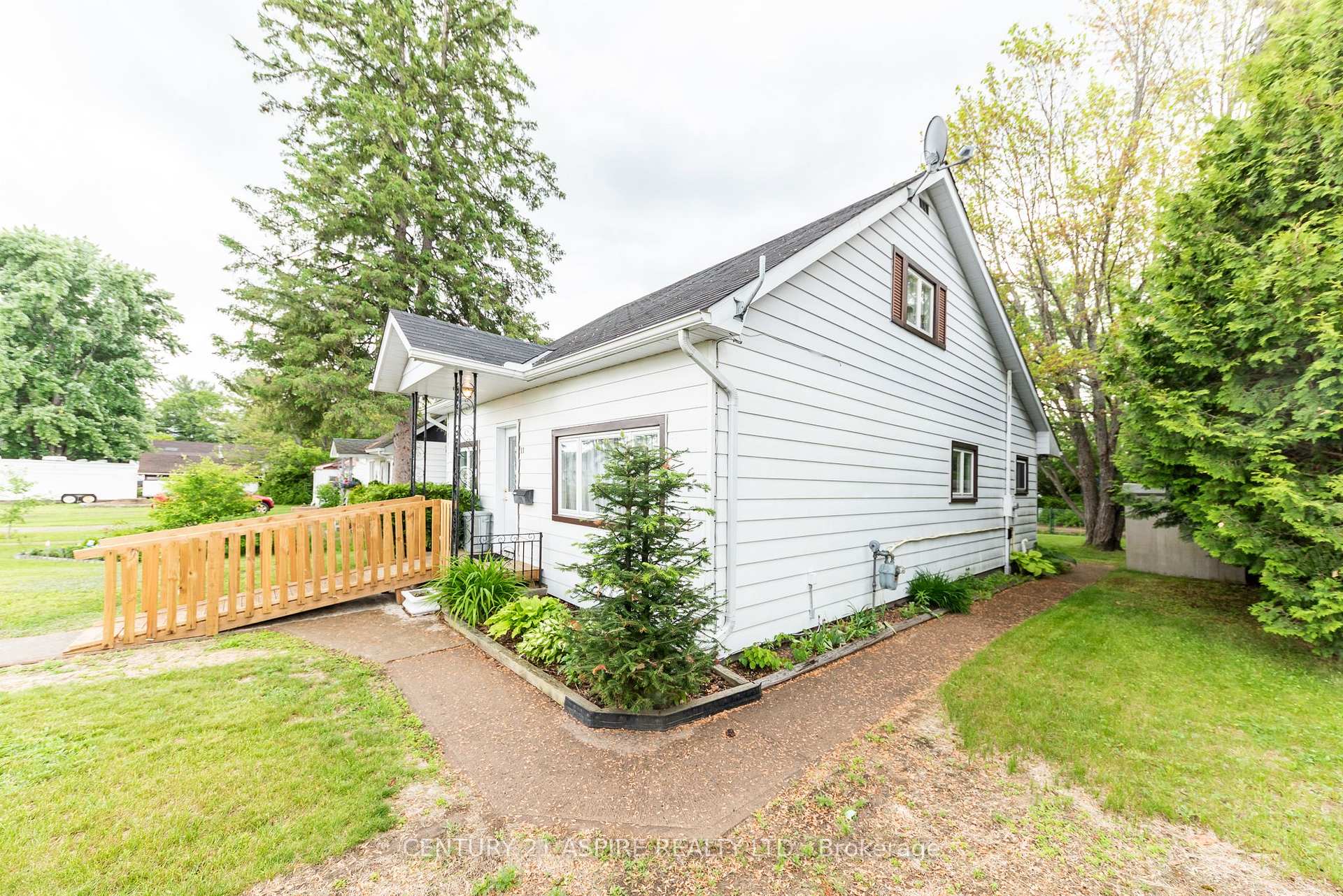 Photo 4 of 11 Troyes Street, Deep River — HOMEH