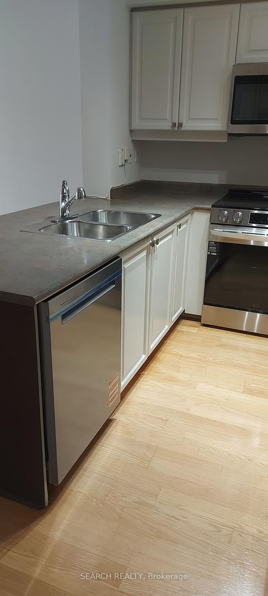 Photo 5 of Unit Ph8, 188 Redpath Avenue, Toronto, Mount Pleasant West — HOMEH