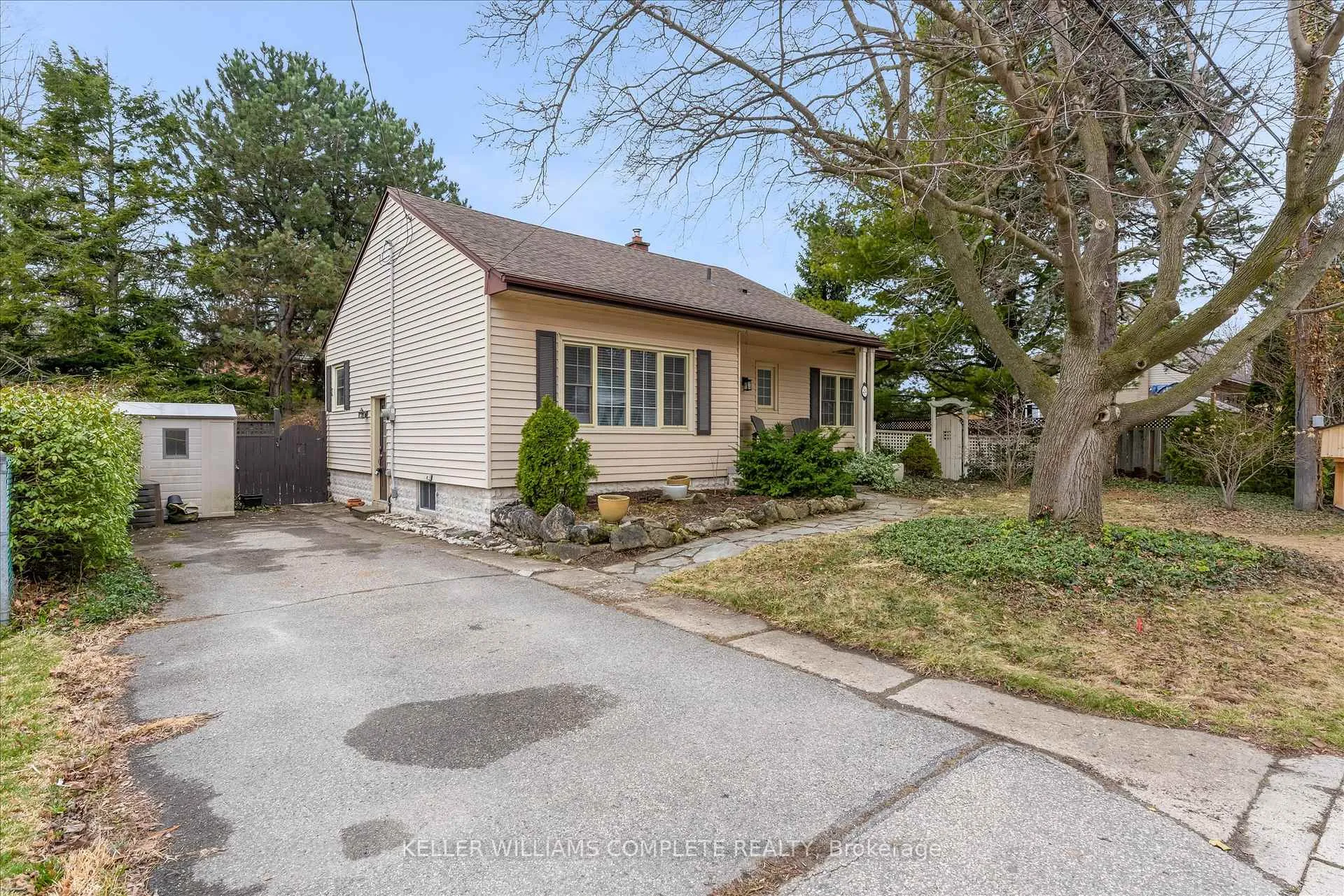 Photo 2 of 24 Central Park Avenue, Hamilton, Dundas — HOMEH