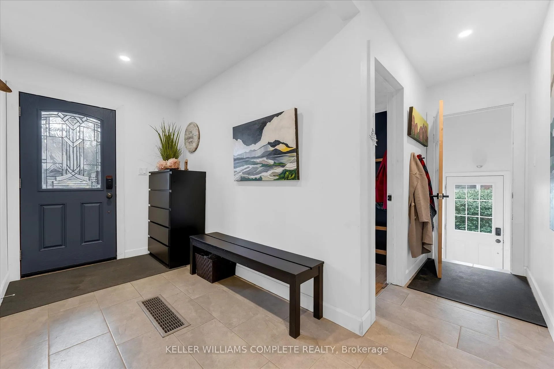 Photo 3 of 24 Central Park Avenue, Hamilton, Dundas — HOMEH