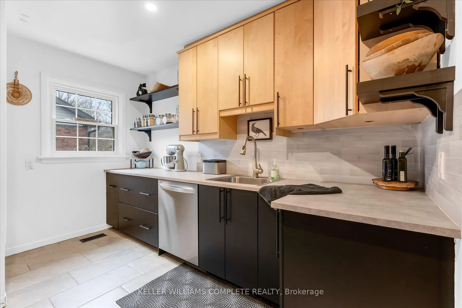 Photo 6 of 24 Central Park Avenue, Hamilton, Dundas — HOMEH