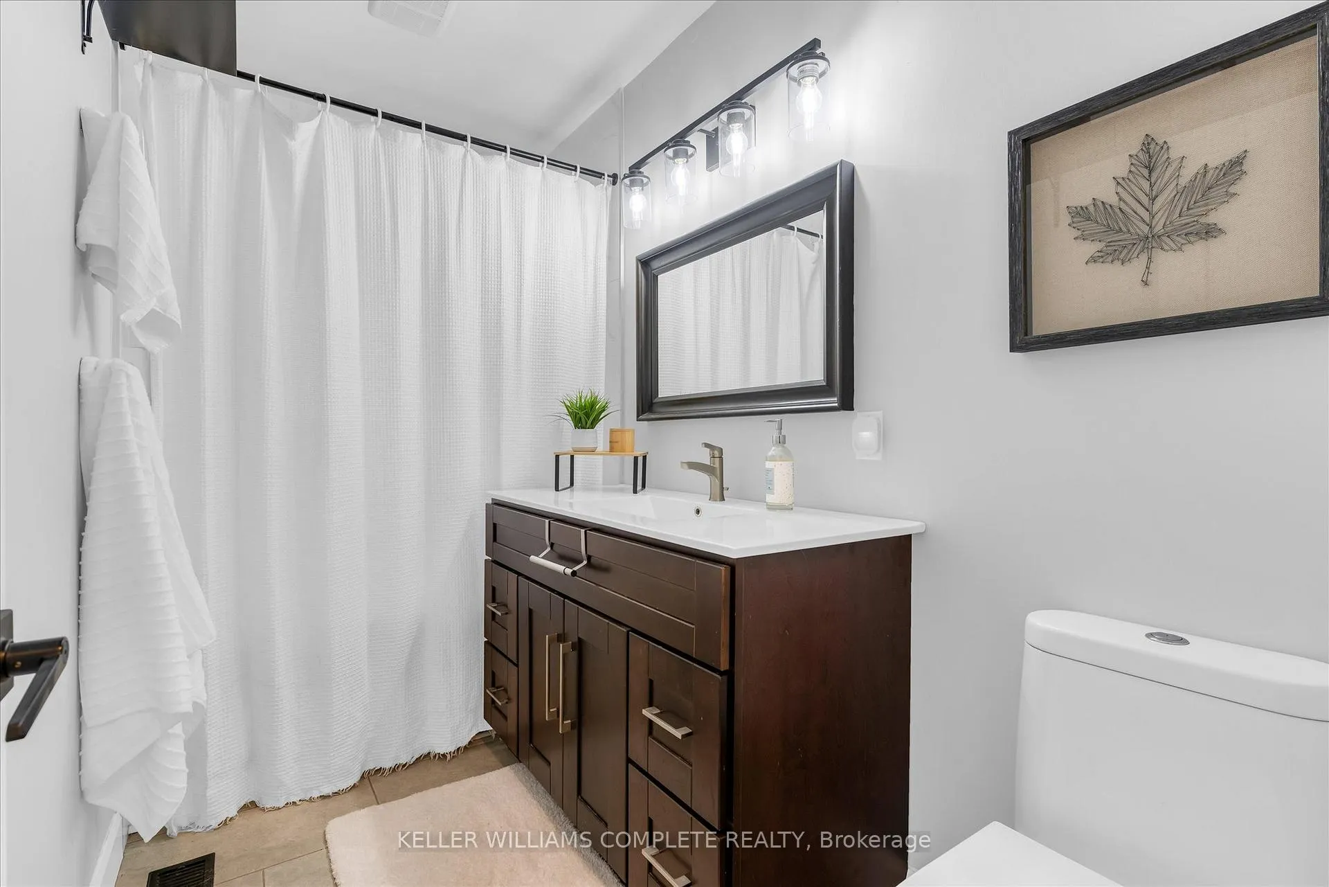 Photo 16 of 24 Central Park Avenue, Hamilton, Dundas — HOMEH