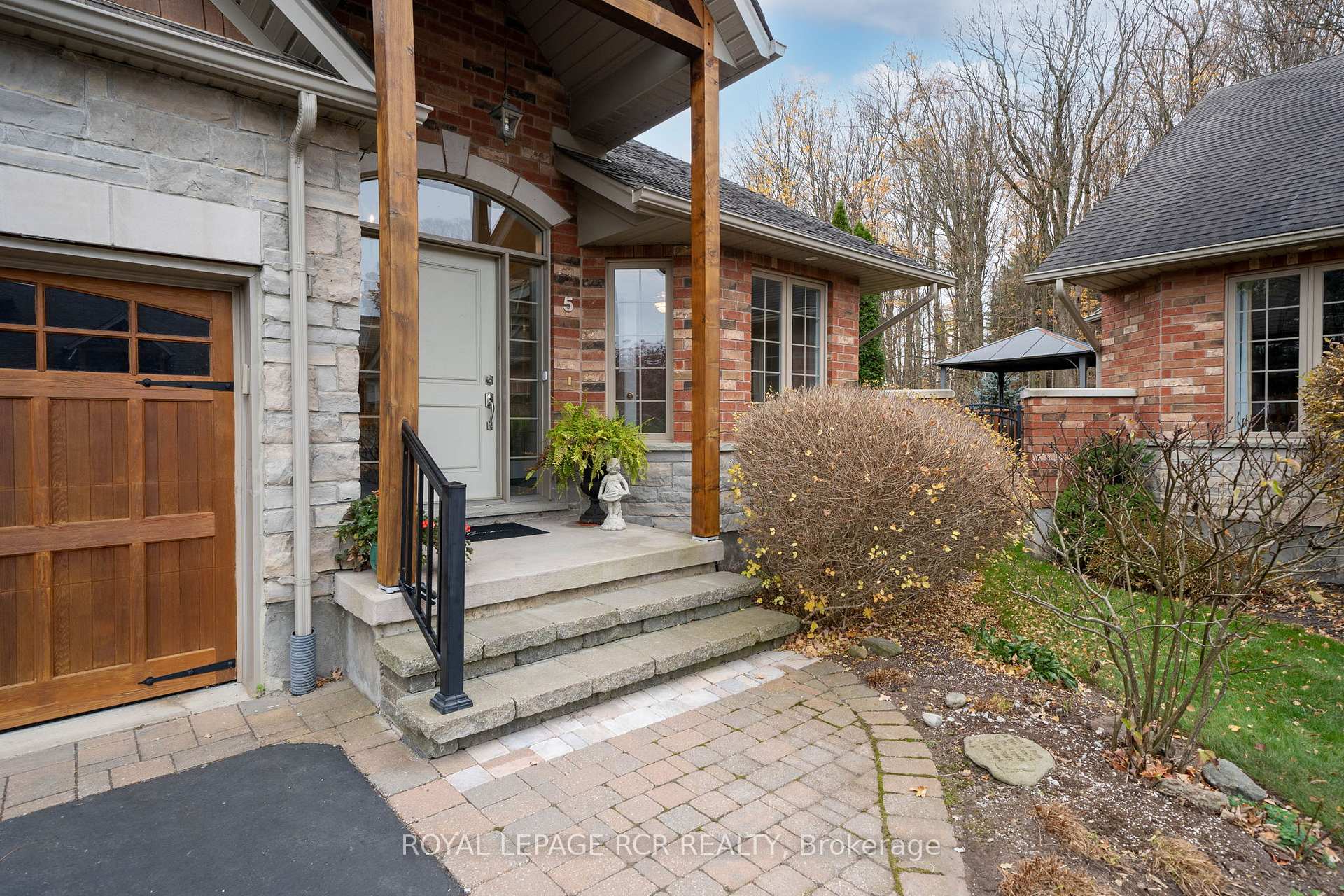 Photo 3 of Unit 5, 19 Reddington Drive, Caledon, Palgrave — HOMEH
