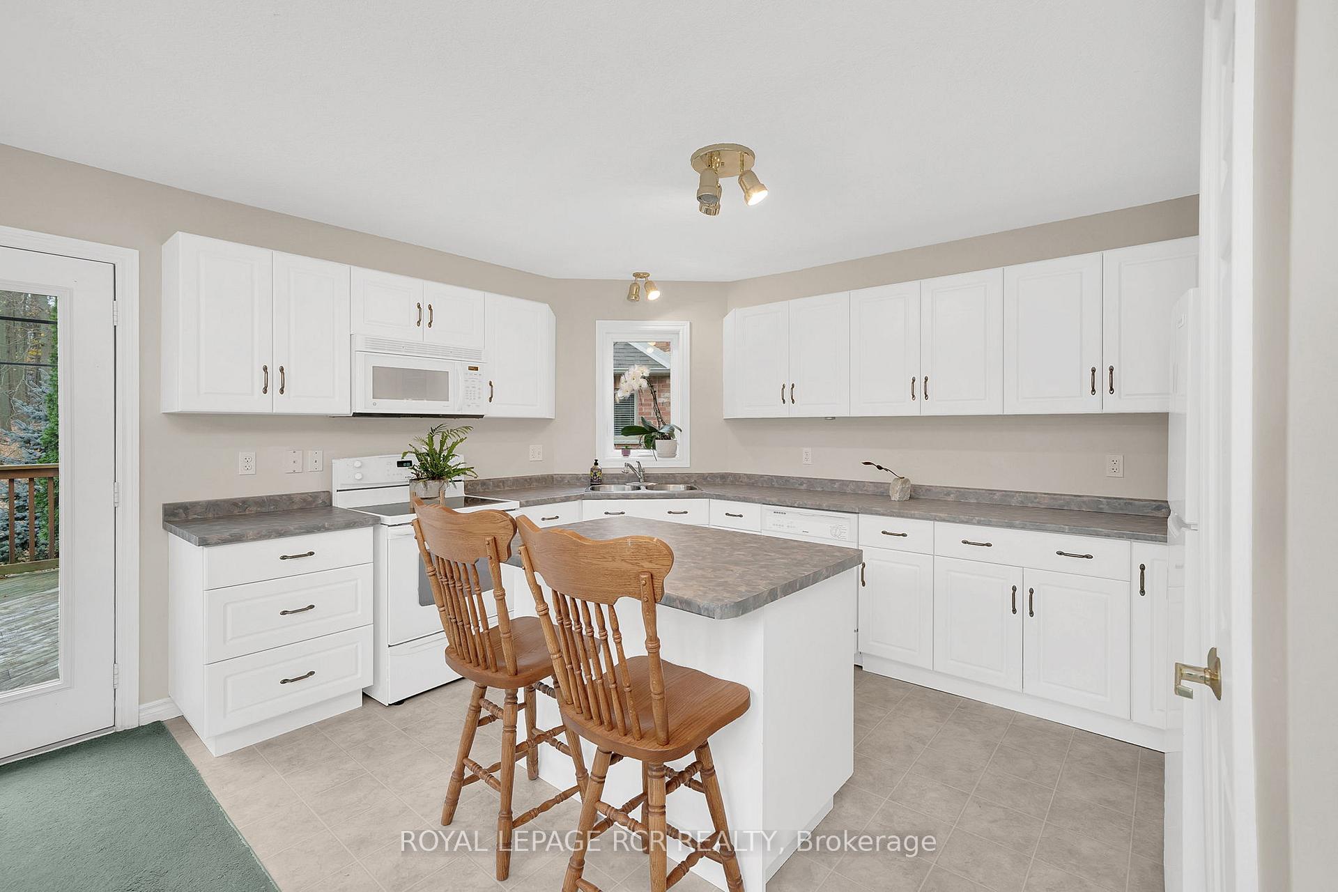 Photo 12 of Unit 5, 19 Reddington Drive, Caledon, Palgrave — HOMEH