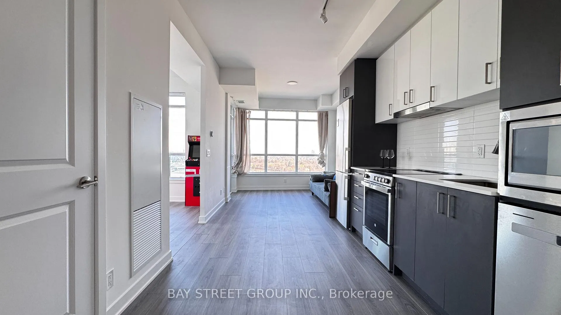 Photo 2 of Unit 1008, 50 Upper Mall Way, Vaughan, Brownridge — HOMEH