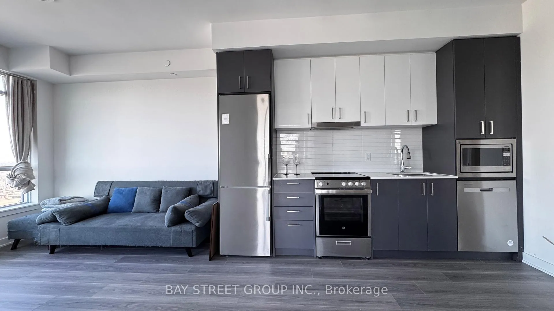 Photo 3 of Unit 1008, 50 Upper Mall Way, Vaughan, Brownridge — HOMEH