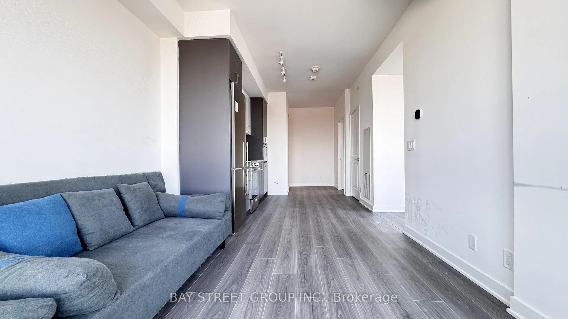 Photo 4 of Unit 1008, 50 Upper Mall Way, Vaughan, Brownridge — HOMEH
