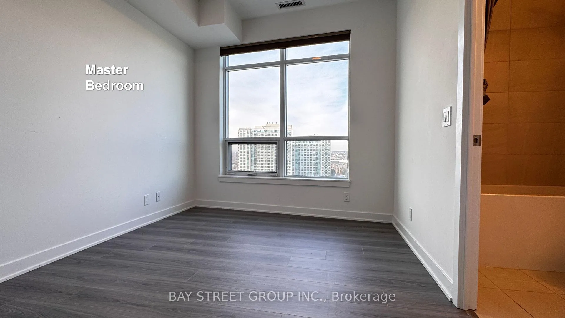 Photo 6 of Unit 1008, 50 Upper Mall Way, Vaughan, Brownridge — HOMEH