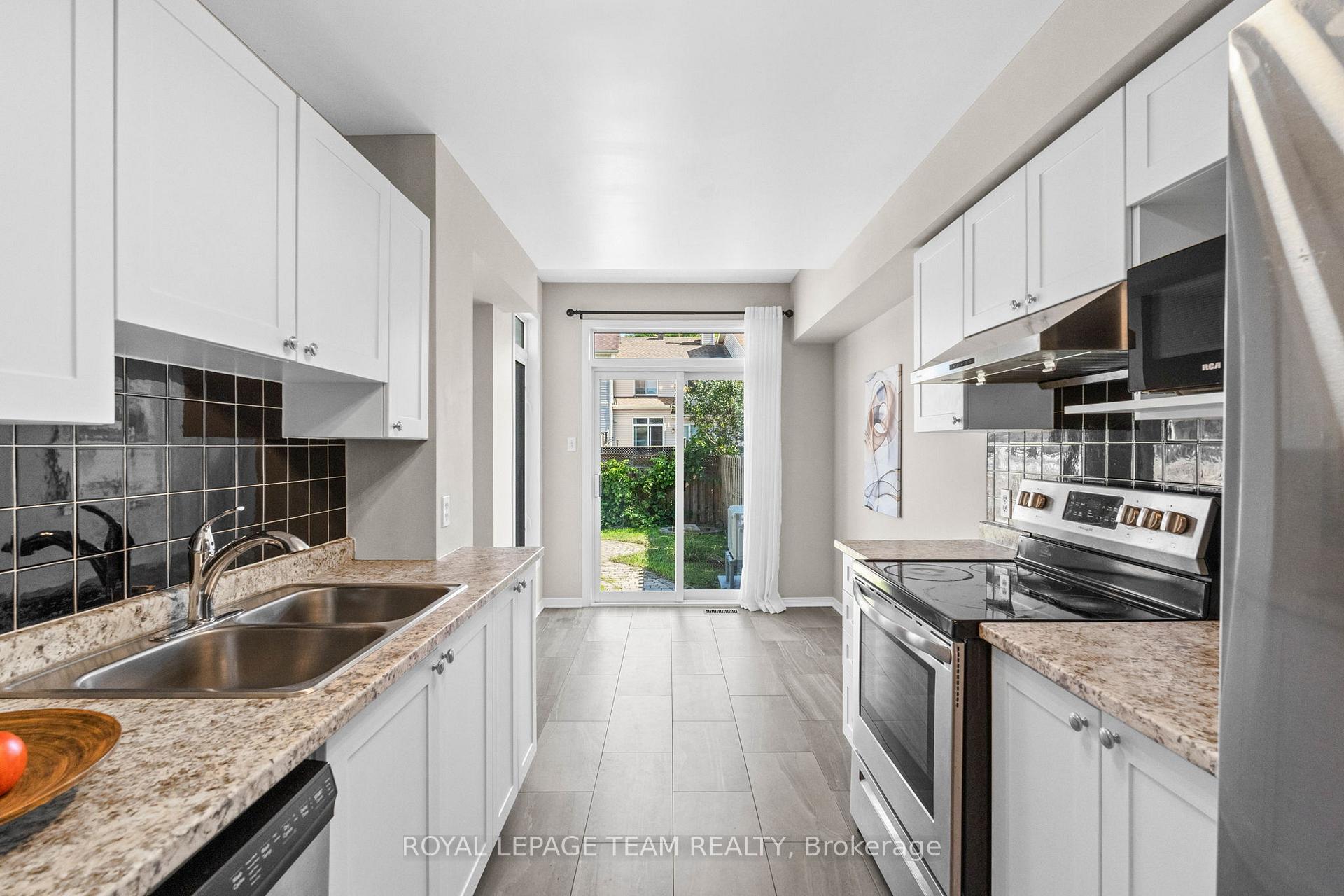 Photo 8 of 21 Upney Drive, Ottawa, Barrhaven - Longfields — HOMEH
