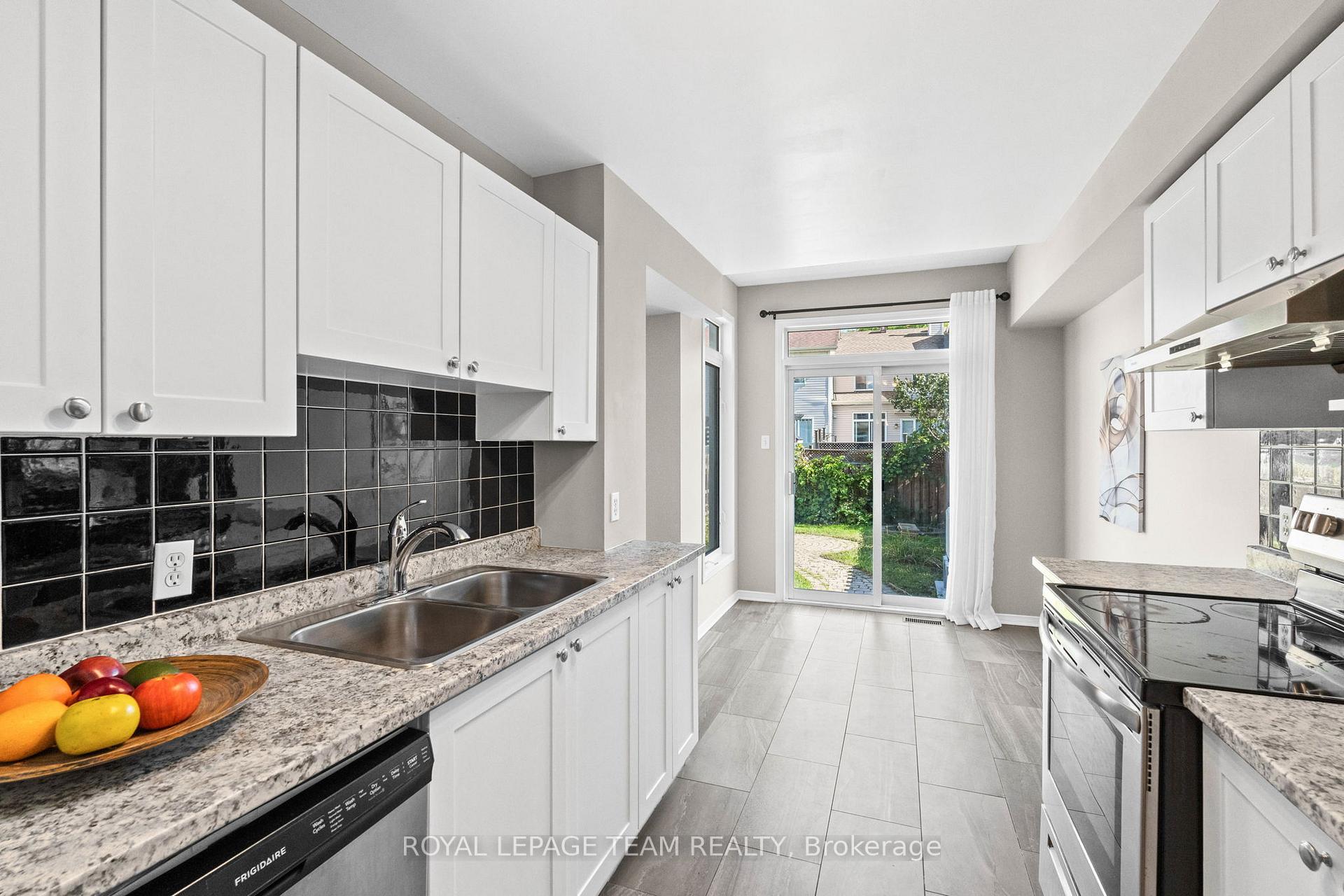 Photo 6 of 21 Upney Drive, Ottawa, Barrhaven - Longfields — HOMEH