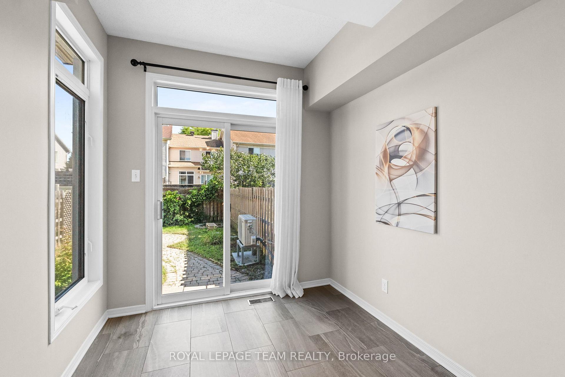 Photo 12 of 21 Upney Drive, Ottawa, Barrhaven - Longfields — HOMEH