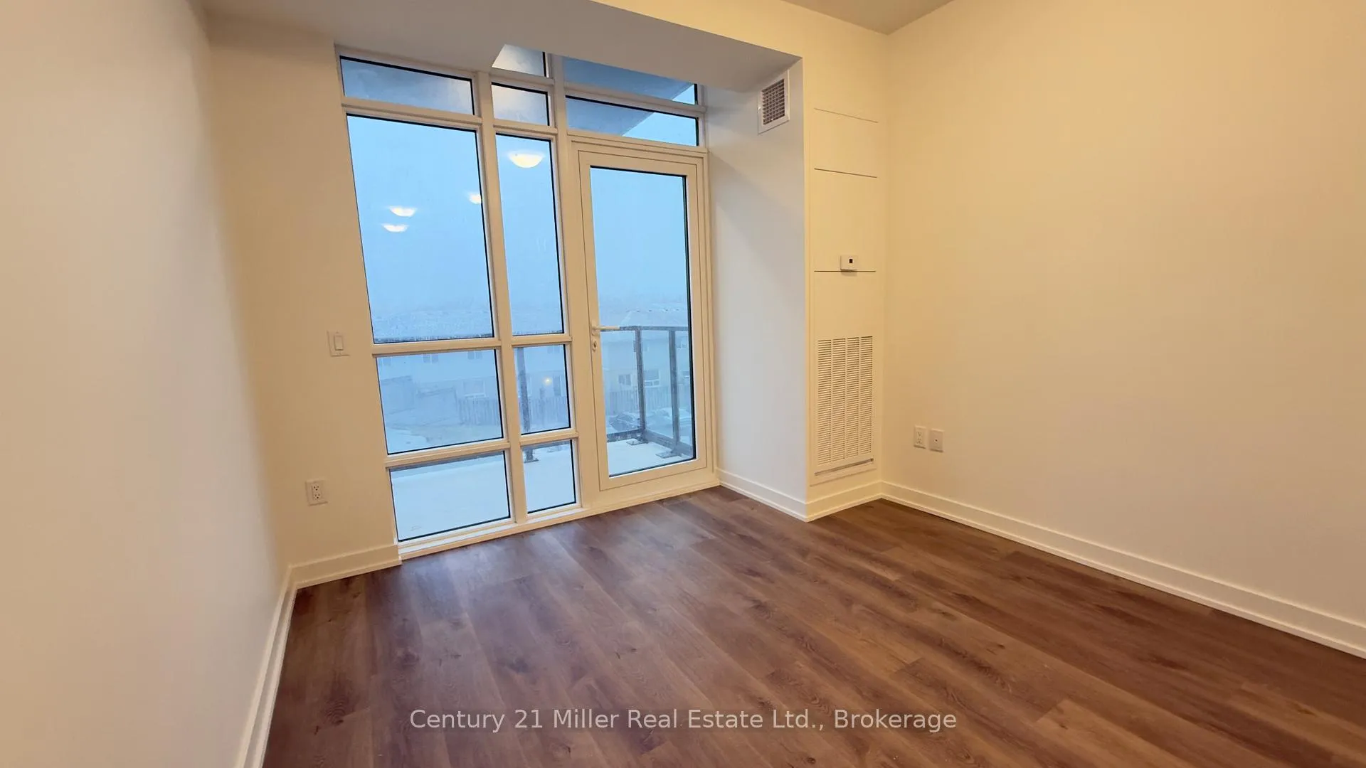 Photo 9 of Unit Unit # 328, 461 Green Road N, Hamilton, Lakeshore — HOMEH