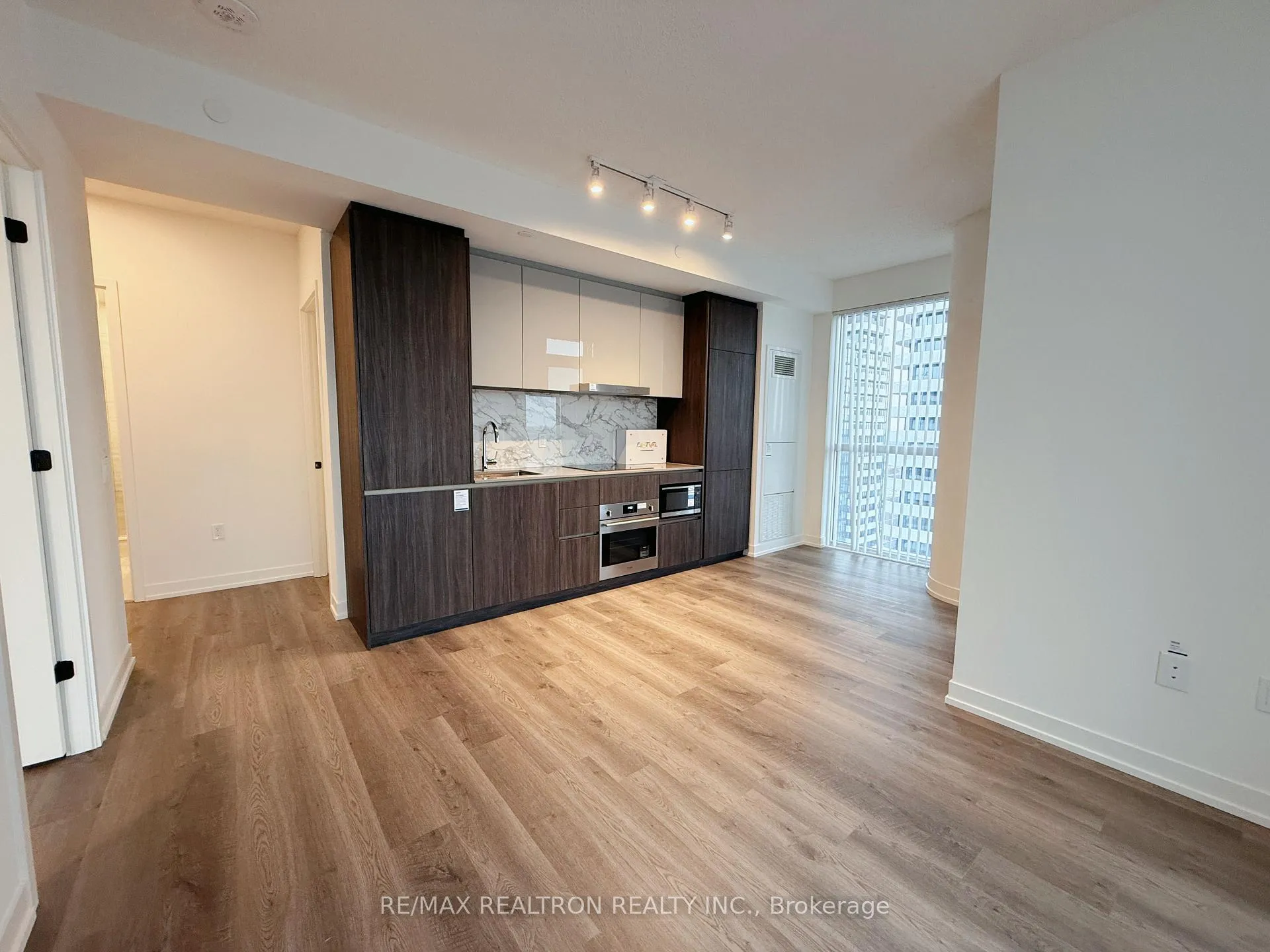 Photo 1 of Unit 4502, 8 Interchange Way, Vaughan, Vaughan Corporate Centre — HOMEH