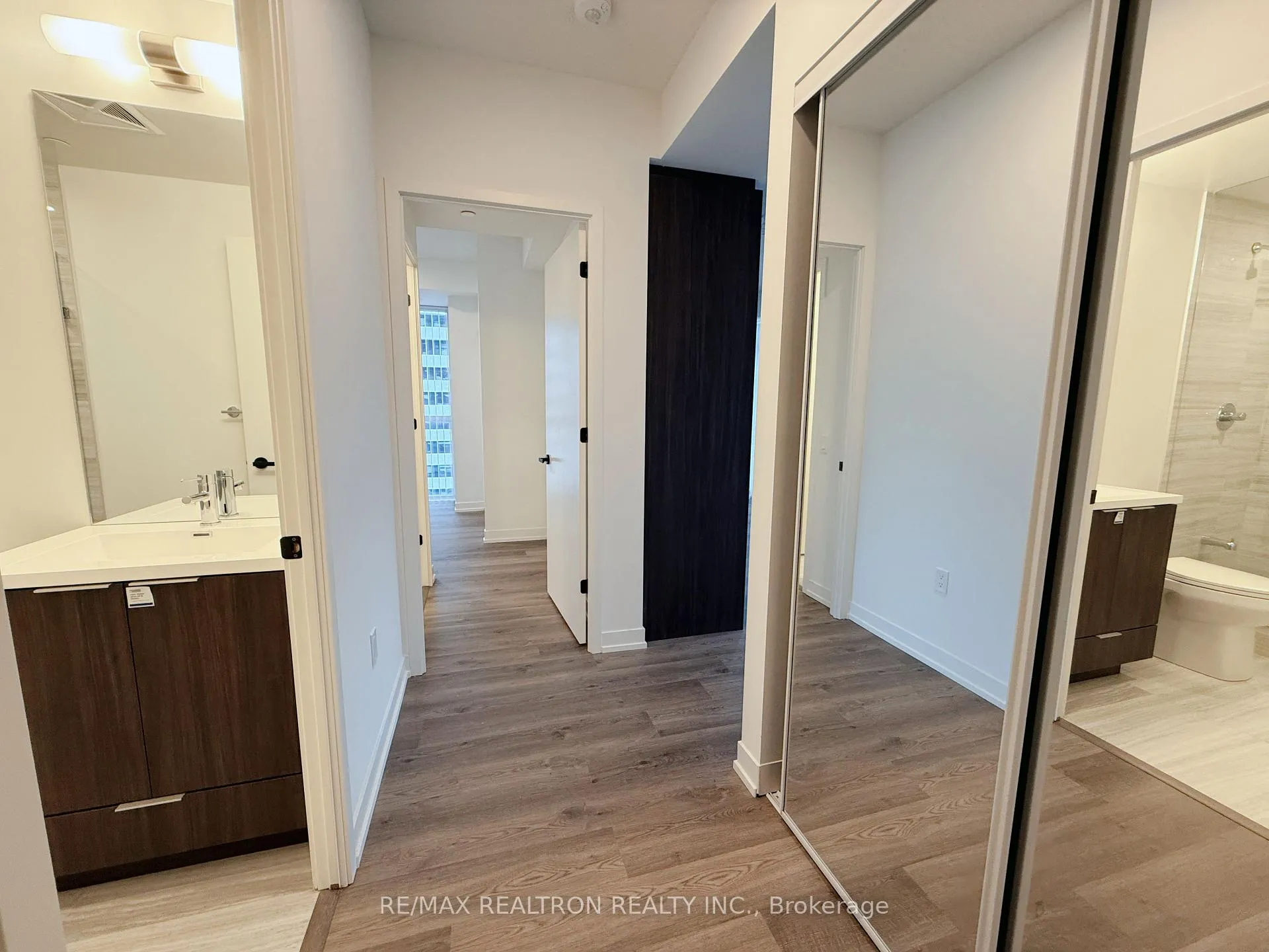 Photo 2 of Unit 4502, 8 Interchange Way, Vaughan, Vaughan Corporate Centre — HOMEH