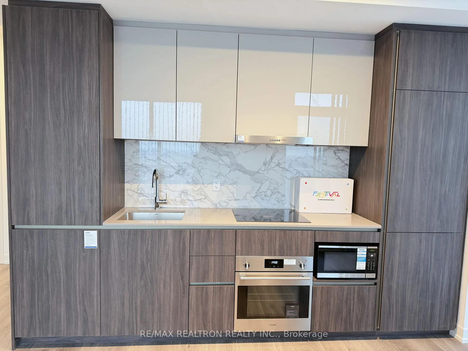 Photo 4 of Unit 4502, 8 Interchange Way, Vaughan, Vaughan Corporate Centre — HOMEH