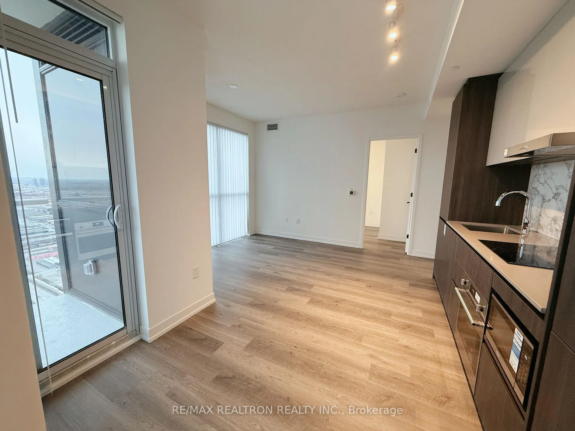 Photo 6 of Unit 4502, 8 Interchange Way, Vaughan, Vaughan Corporate Centre — HOMEH