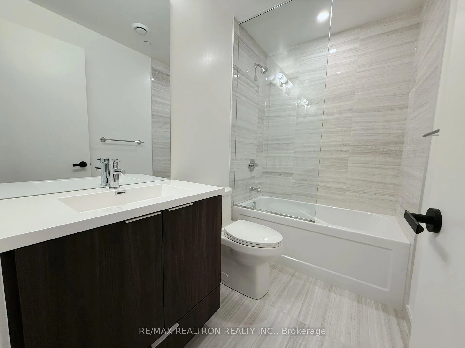 Photo 9 of Unit 4502, 8 Interchange Way, Vaughan, Vaughan Corporate Centre — HOMEH