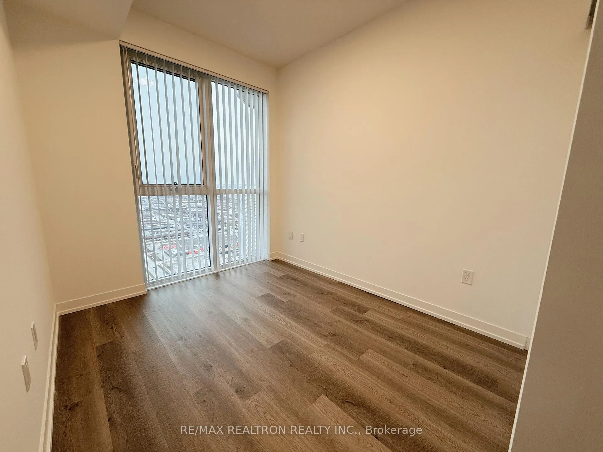 Photo 10 of Unit 4502, 8 Interchange Way, Vaughan, Vaughan Corporate Centre — HOMEH