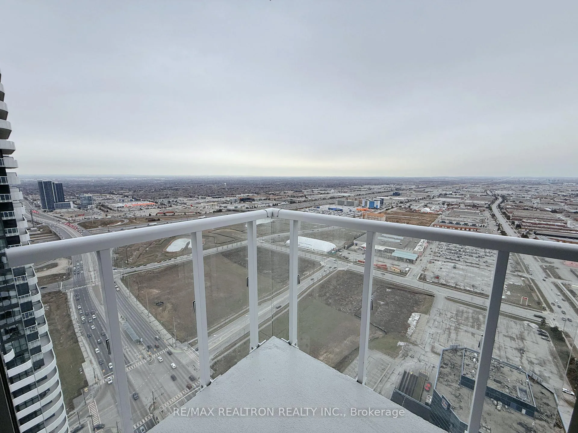 Photo 13 of Unit 4502, 8 Interchange Way, Vaughan, Vaughan Corporate Centre — HOMEH