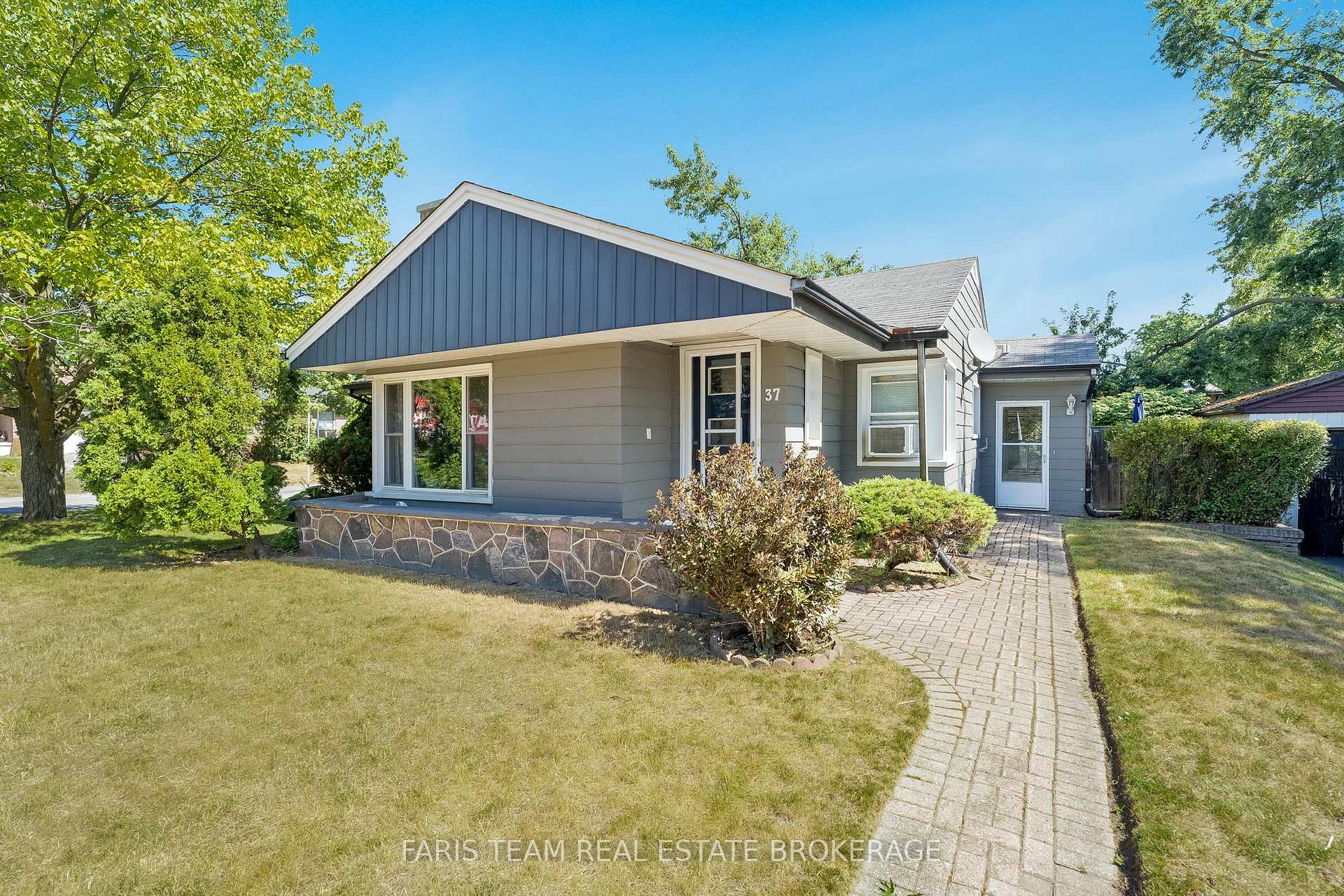 Photo 5 of 37 Lount Street, Barrie, Wellington — HOMEH