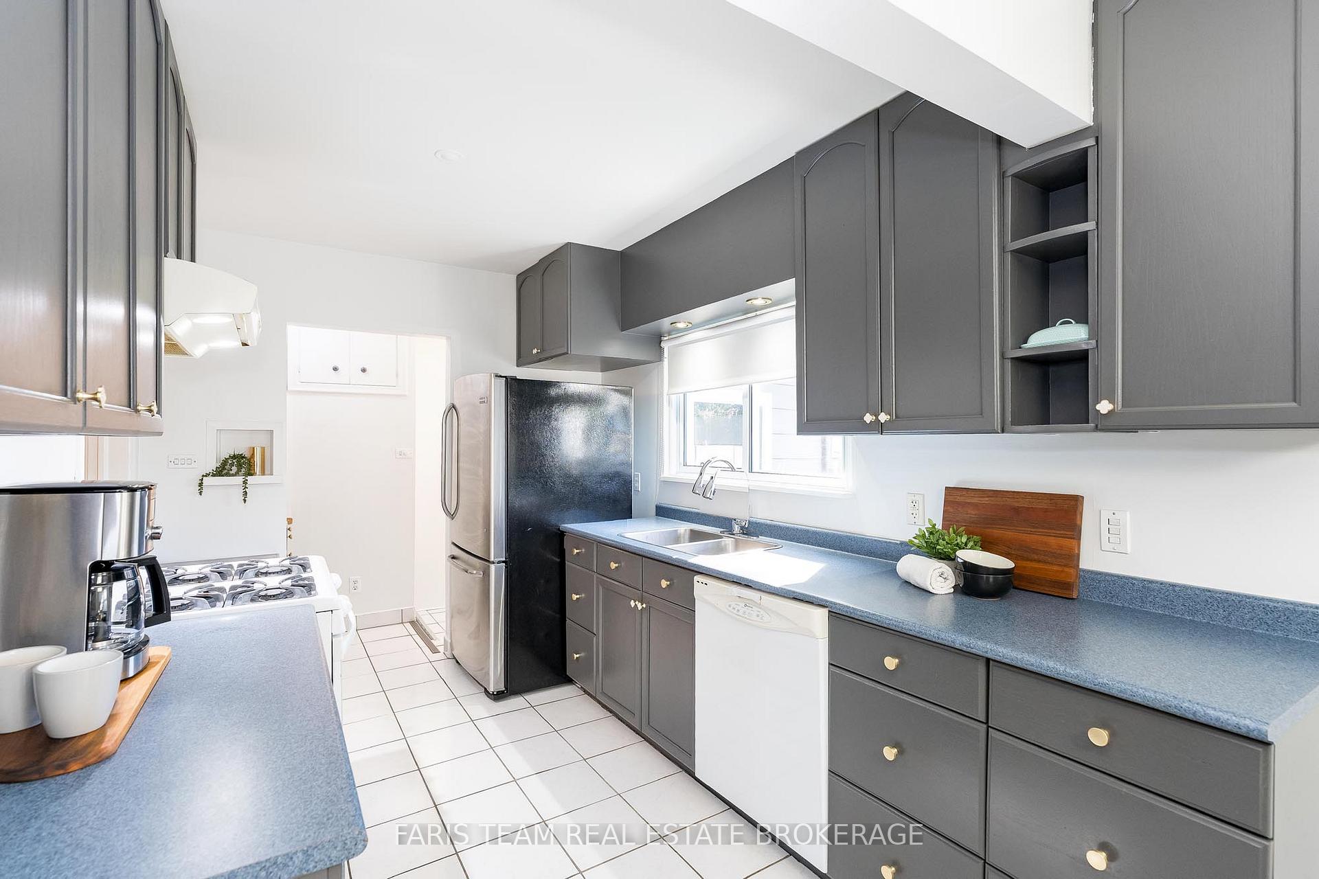Photo 2 of 37 Lount Street, Barrie, Wellington — HOMEH