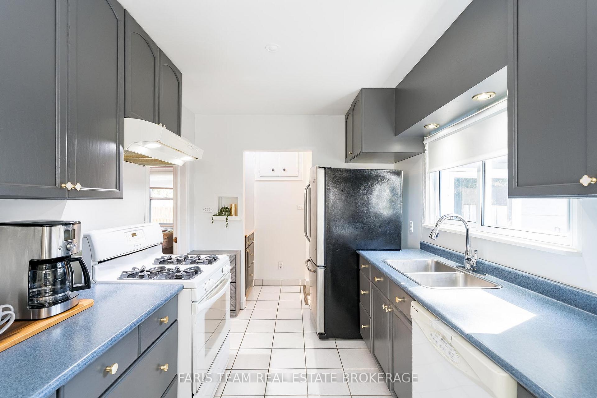 Photo 8 of 37 Lount Street, Barrie, Wellington — HOMEH