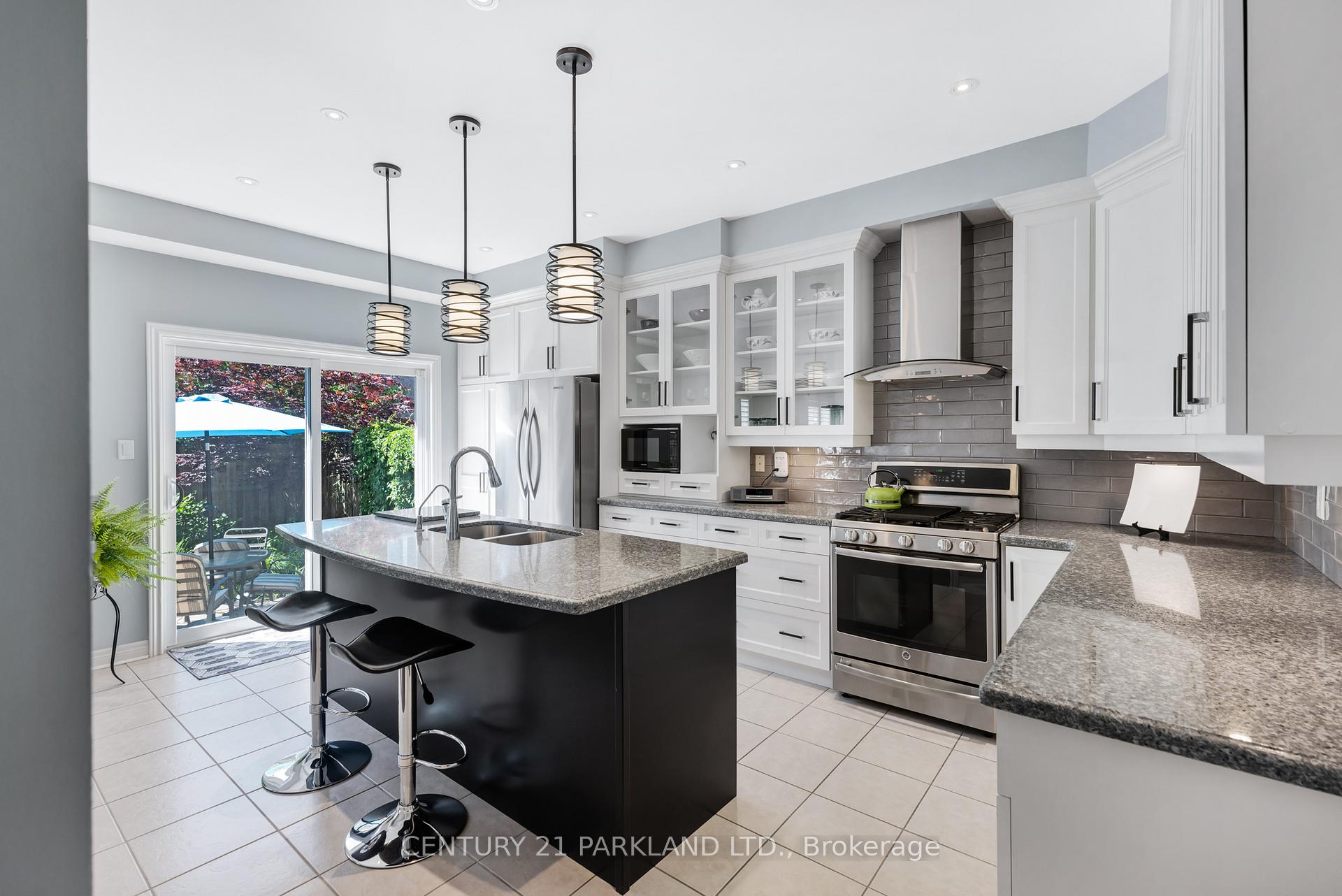 Photo 1 of 316 Kirkvalley Crescent, Aurora, Bayview Wellington — HOMEH