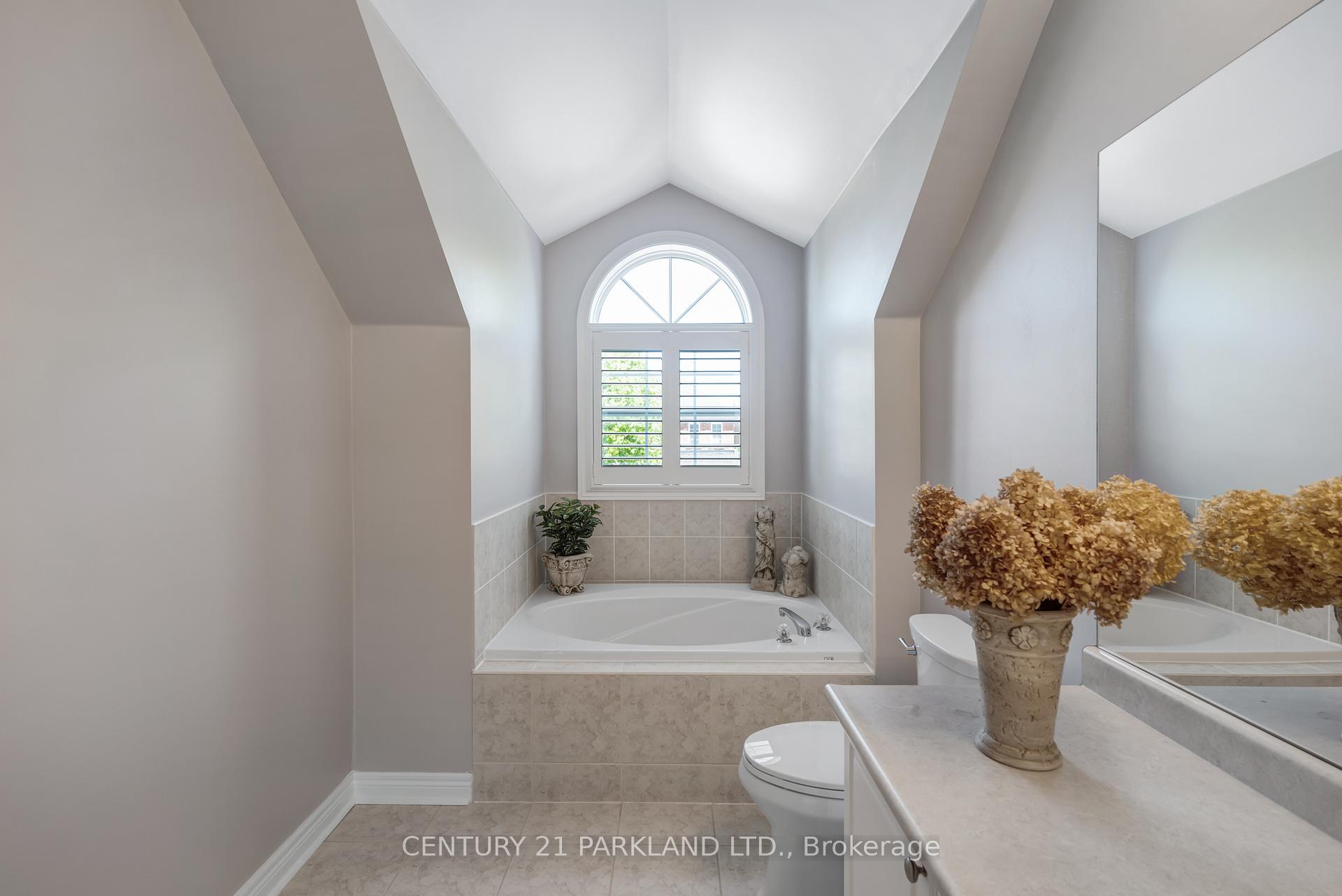 Photo 6 of 316 Kirkvalley Crescent, Aurora, Bayview Wellington — HOMEH