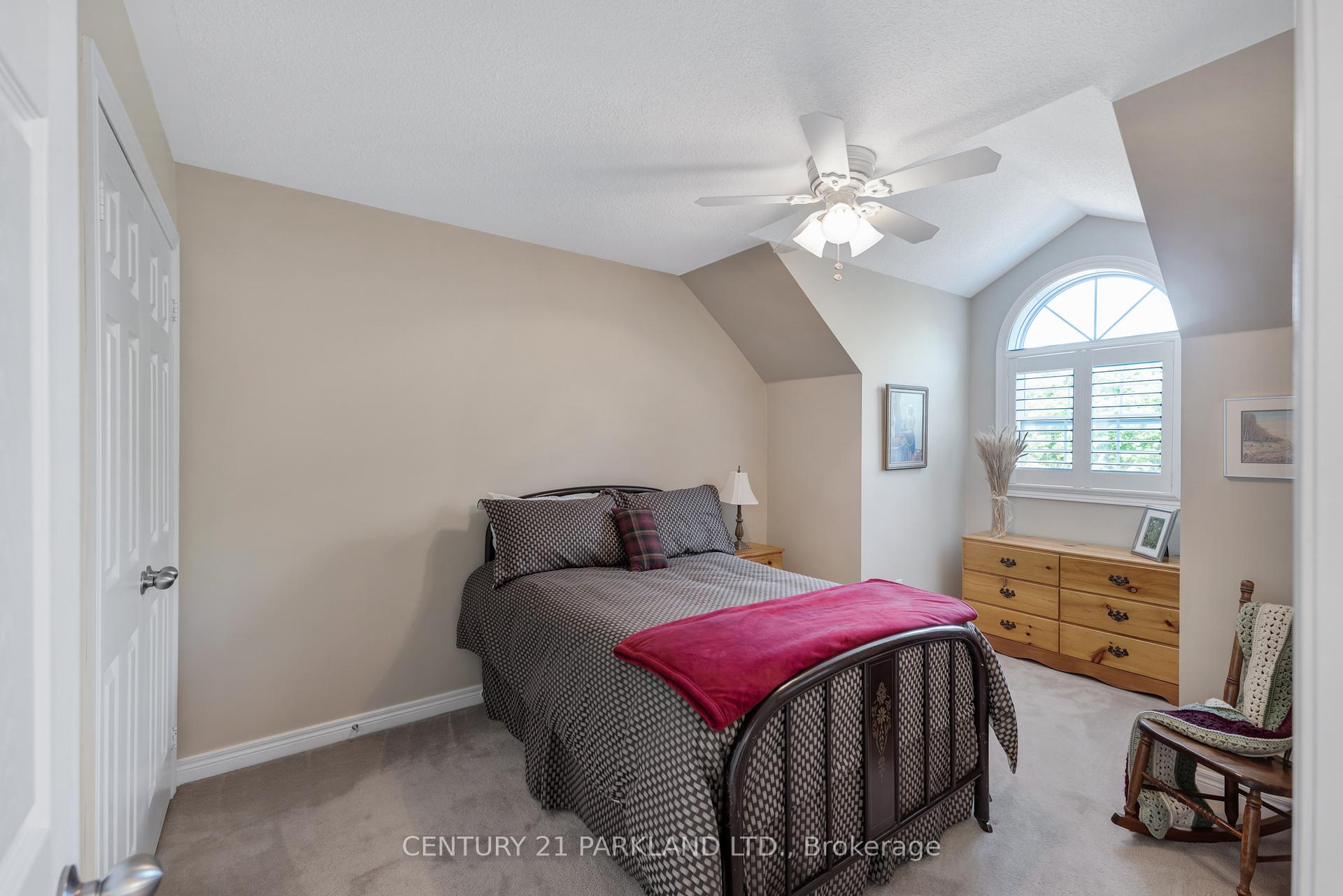 Photo 8 of 316 Kirkvalley Crescent, Aurora, Bayview Wellington — HOMEH