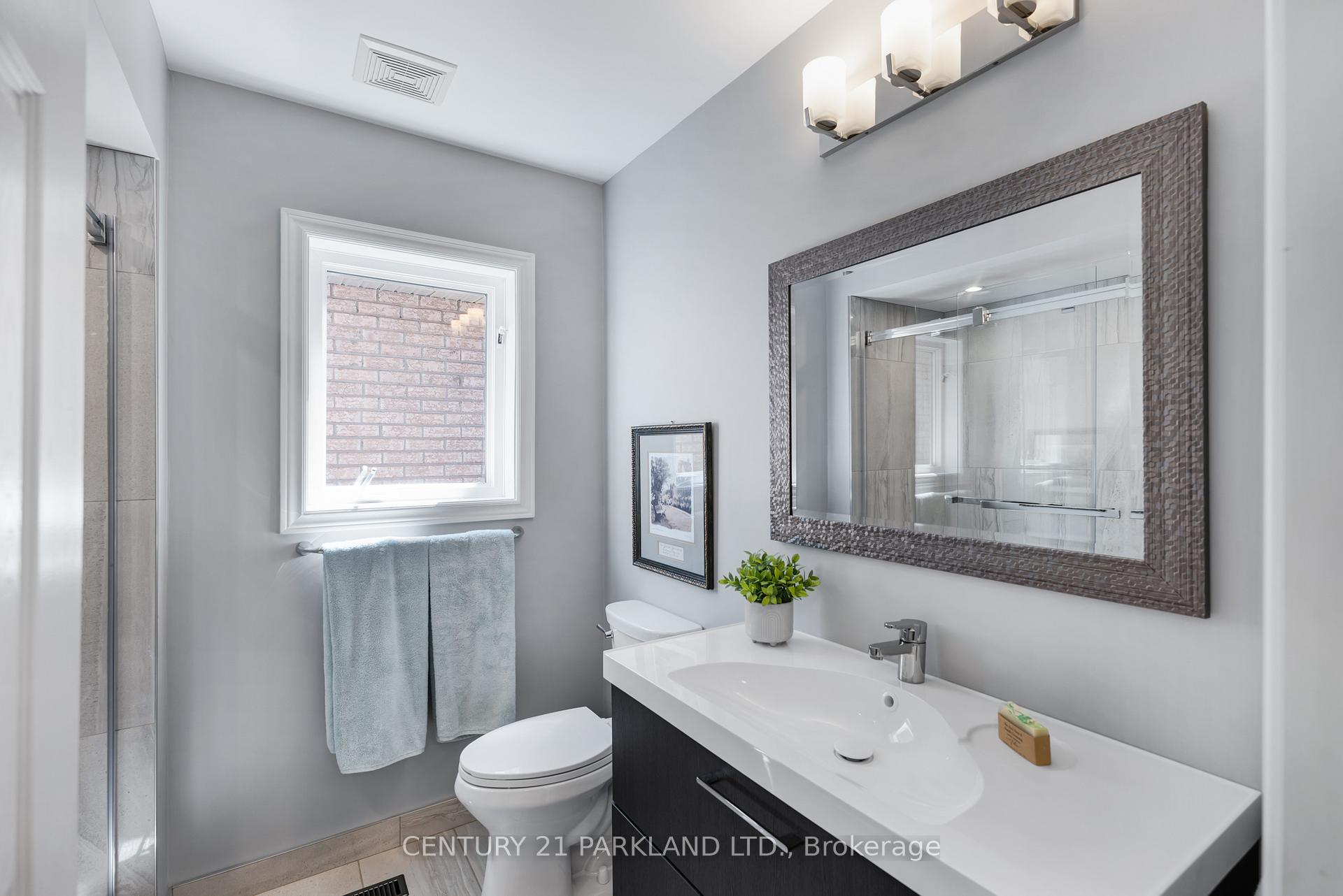 Photo 12 of 316 Kirkvalley Crescent, Aurora, Bayview Wellington — HOMEH