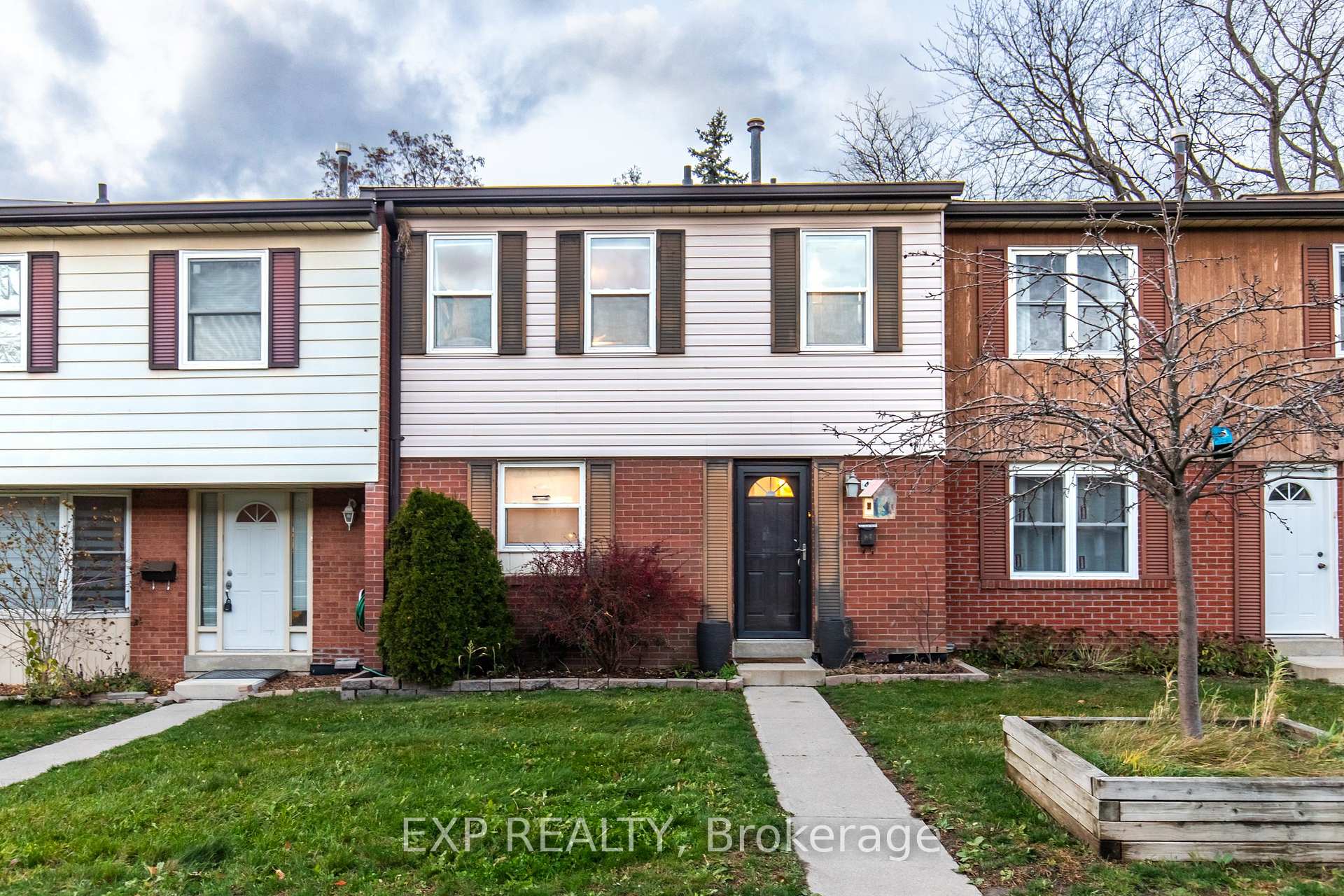 Front of Unit 41, 2825 Gananoque Drive